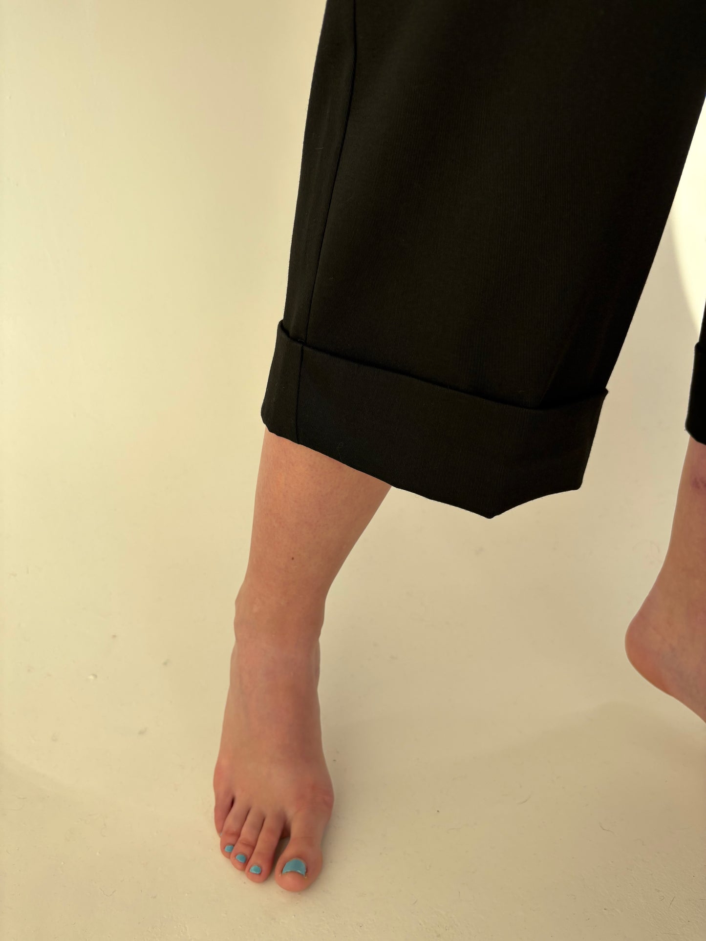 Pantaloni negri palazzo petite cu talie ultra înaltă din stofă de lana confort