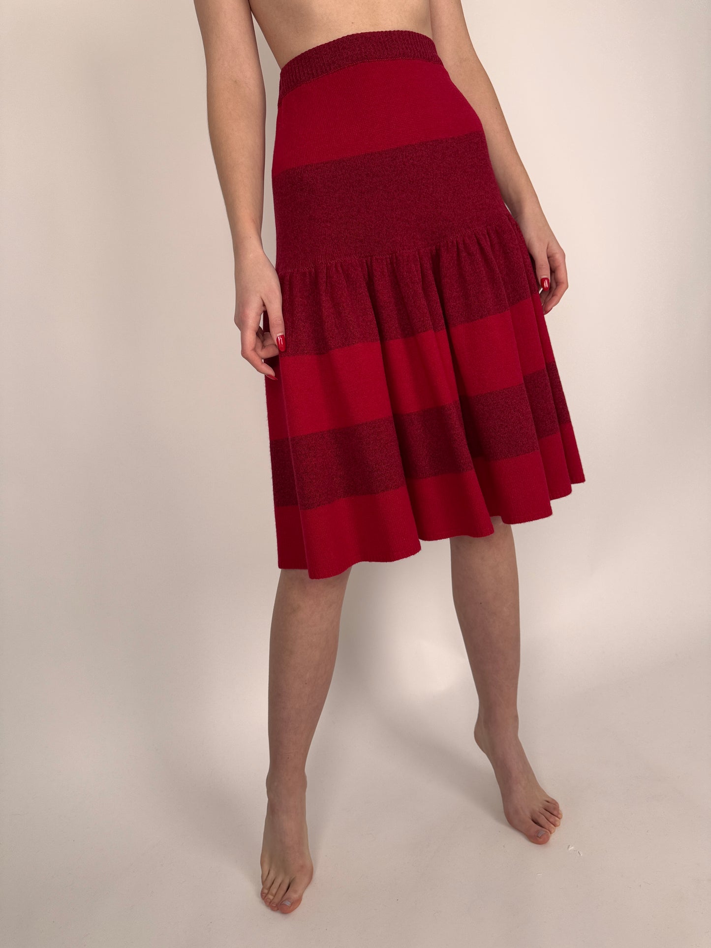 Fustă cherry red din tricot de lana extrafina cu talie ultra marcată înaltă