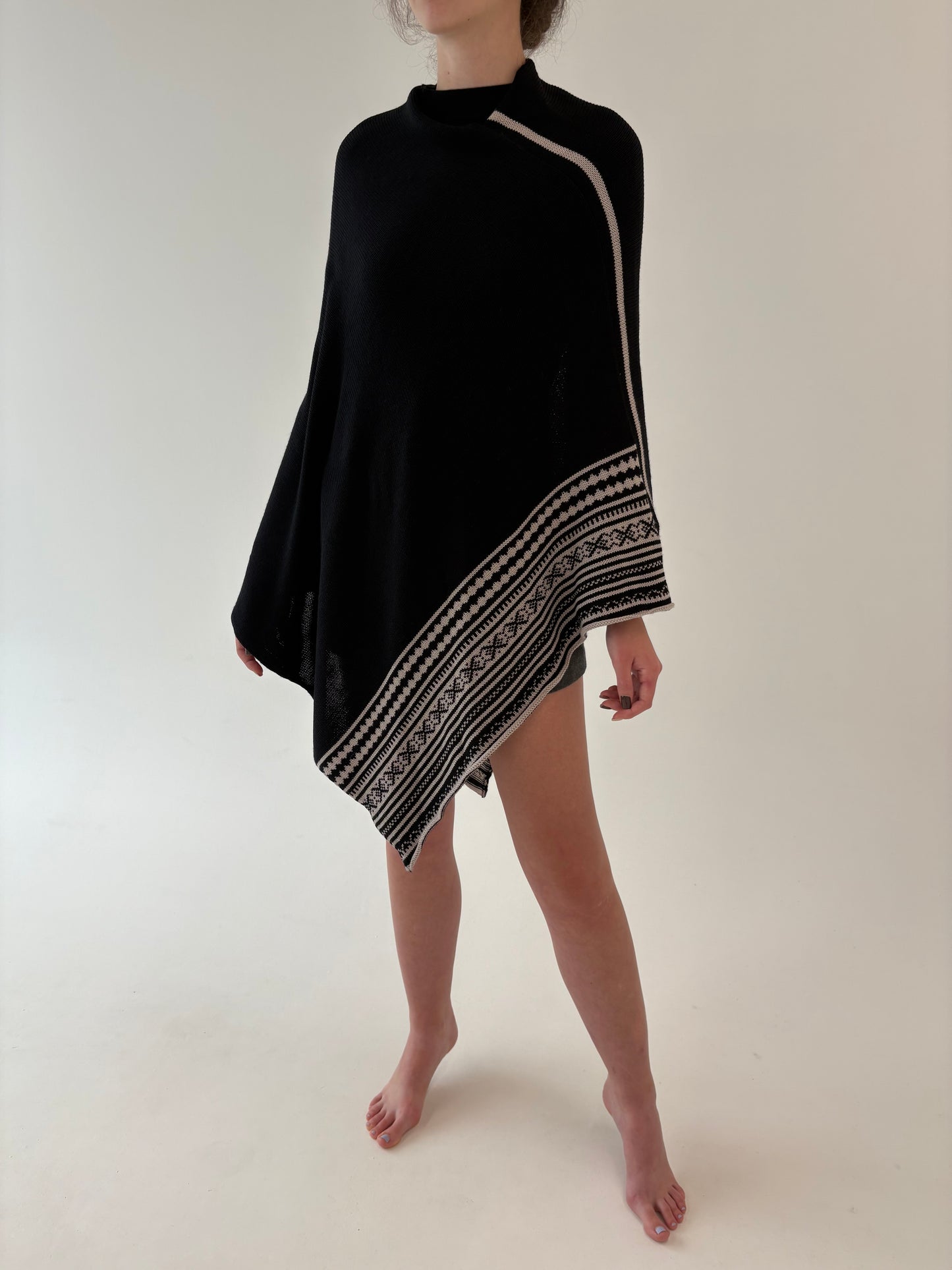 Capa de brand luxury Italian Krizia din tricot de lana extrafina