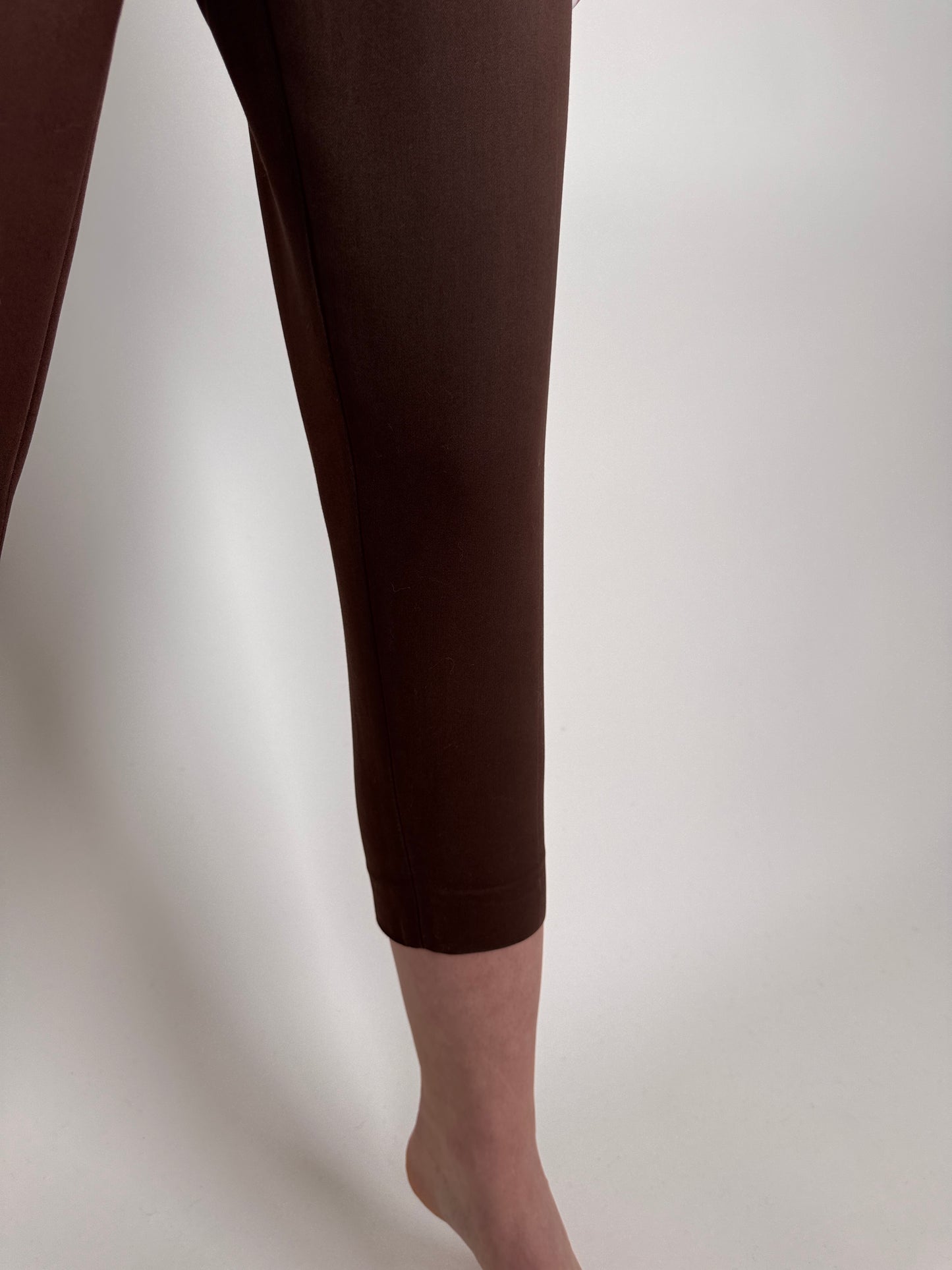 Costum chocolate brown petite cu nasturi argintii metalici