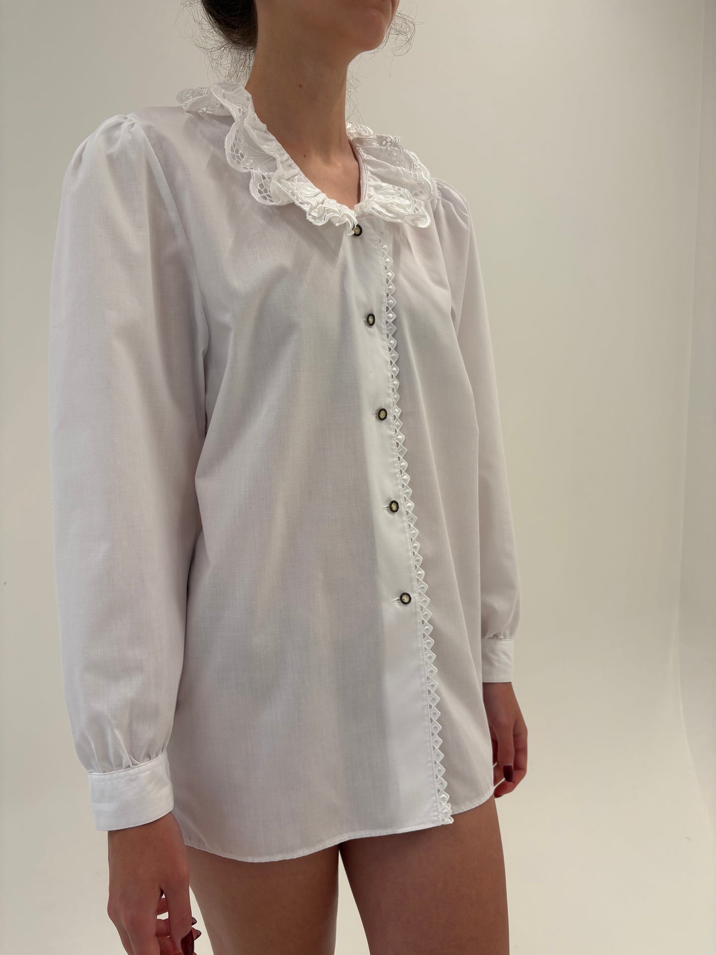 Cămașa vintage din bumbac cu guler dublu cu broderie anglaise