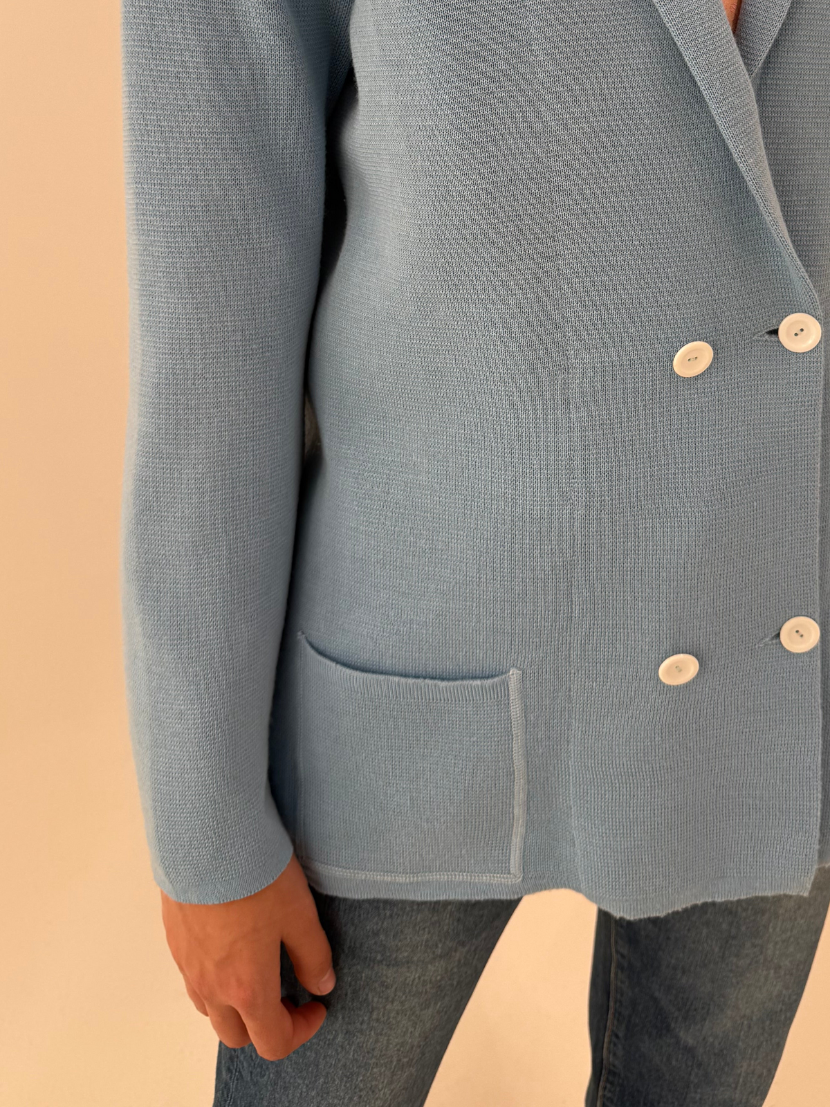 Sacou baby blue ultra confort din tricot de lana extrafina cu închidere dublă