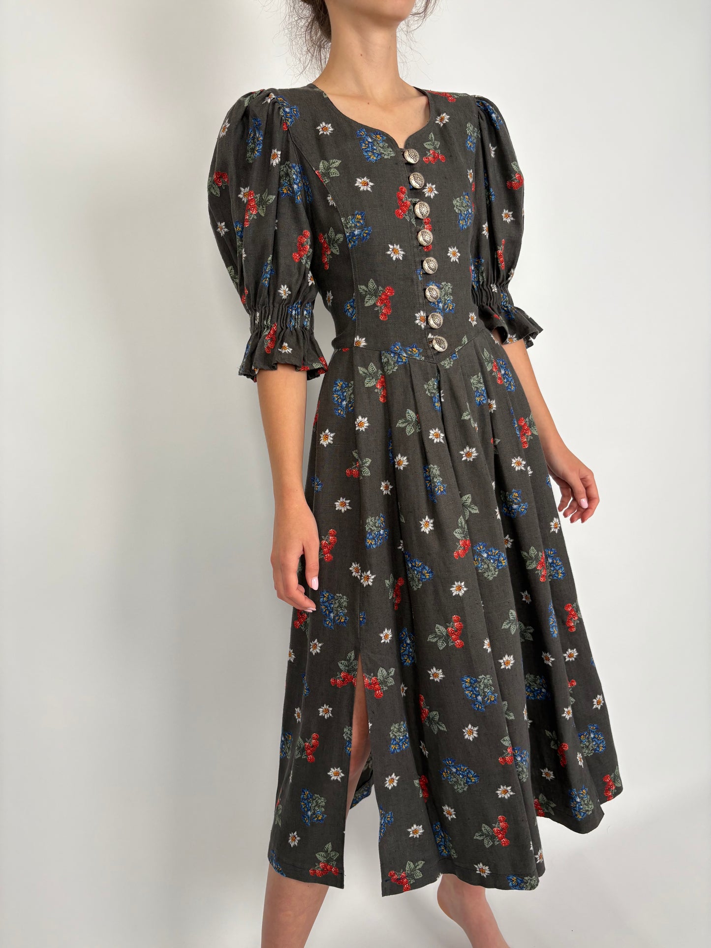 Rochie vintage din pânză grea de in cu talie ultra marcată și corsaj