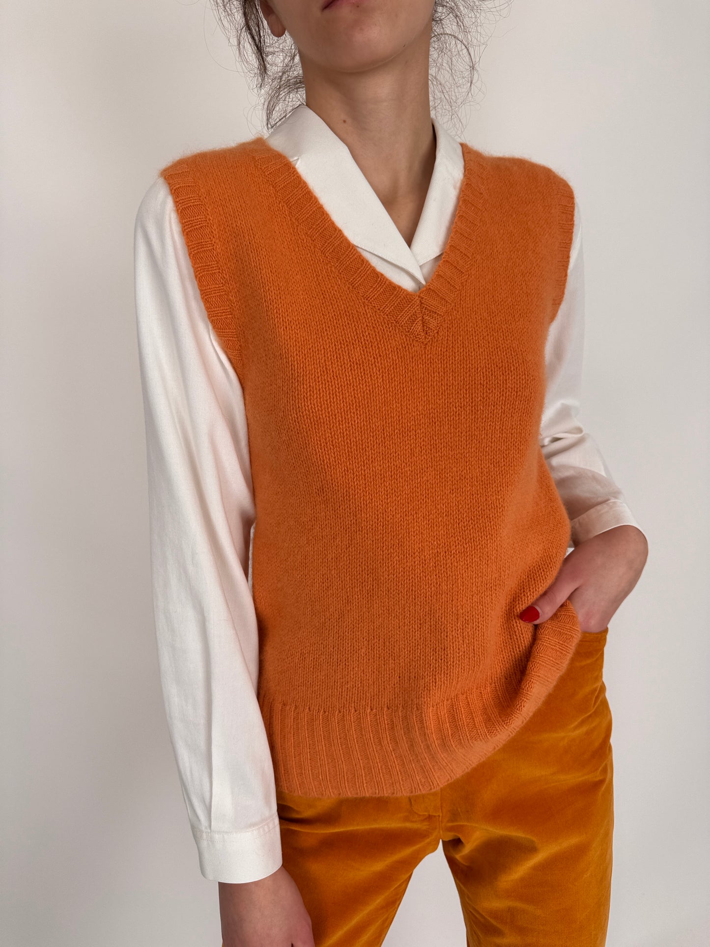 Vestă tangerine orange din lana extrafina cu Angora pufoasă