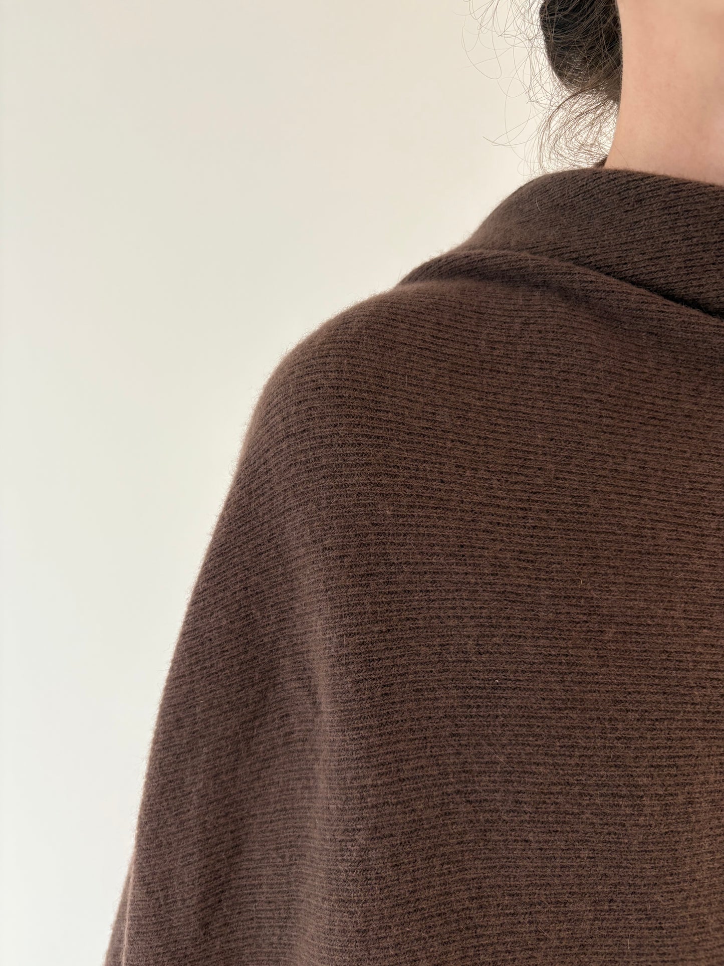 Capa dark chocolate brown din lana merino extrafina