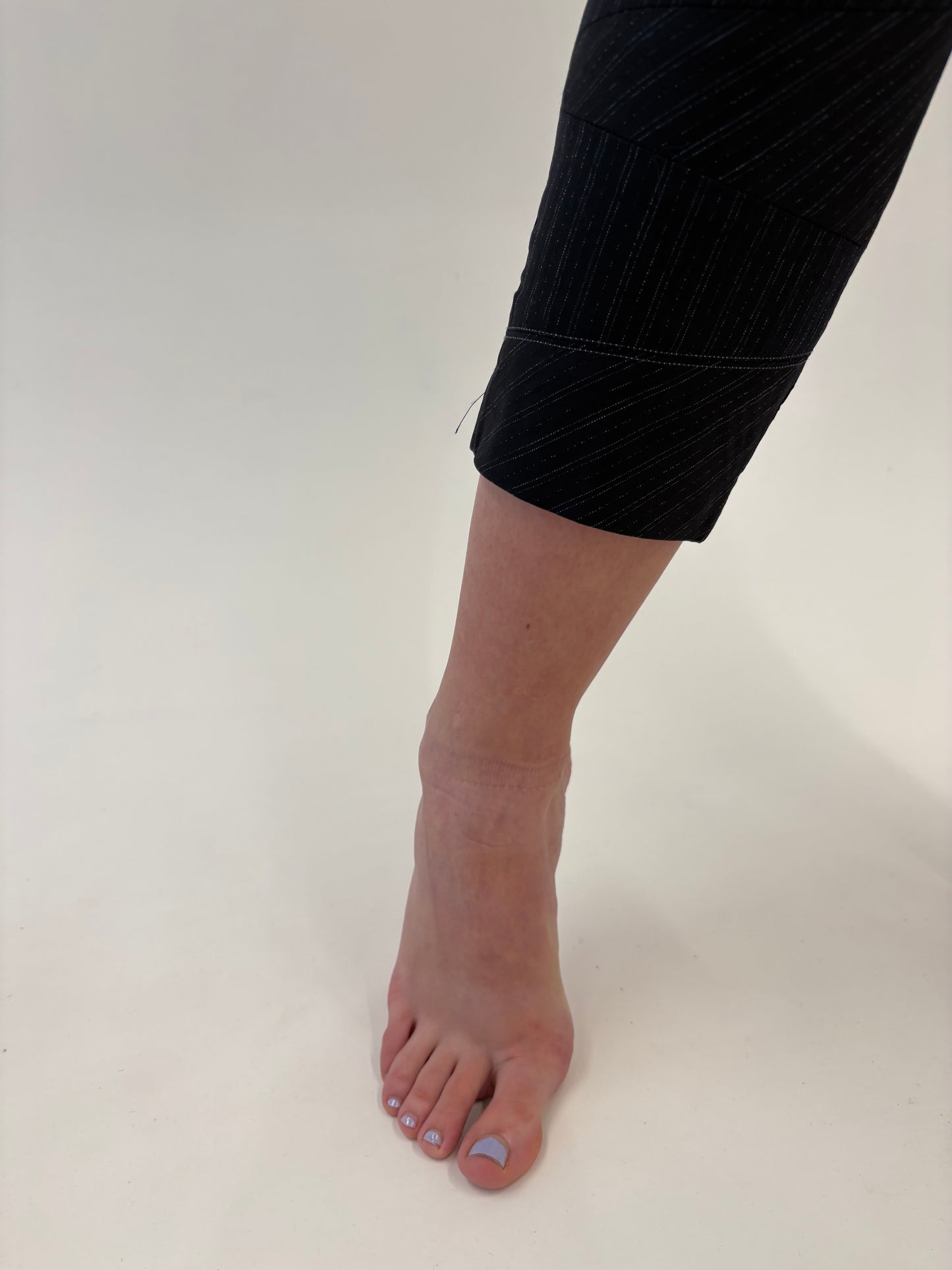 Pantaloni petite de brand luxury marithé françois girbaud din lana extrafina