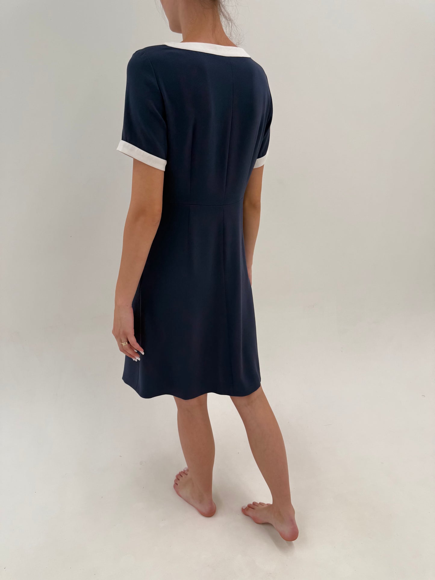 Rochie Max Mara din crep Navy cu paspoal alb midi cu talie marcată