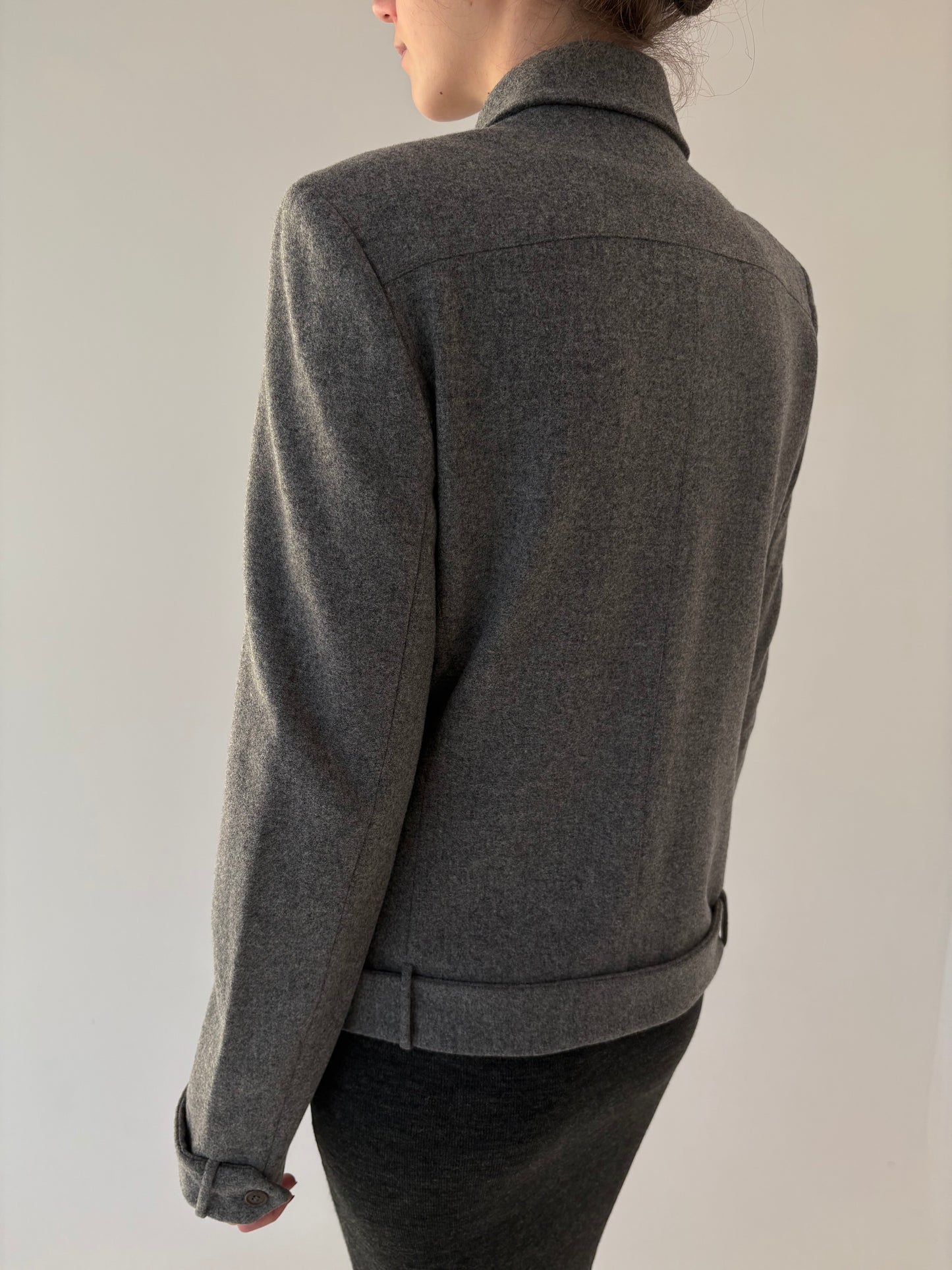 Jacheta Hugo Boss în croi super actual din lana plină extrafina confort