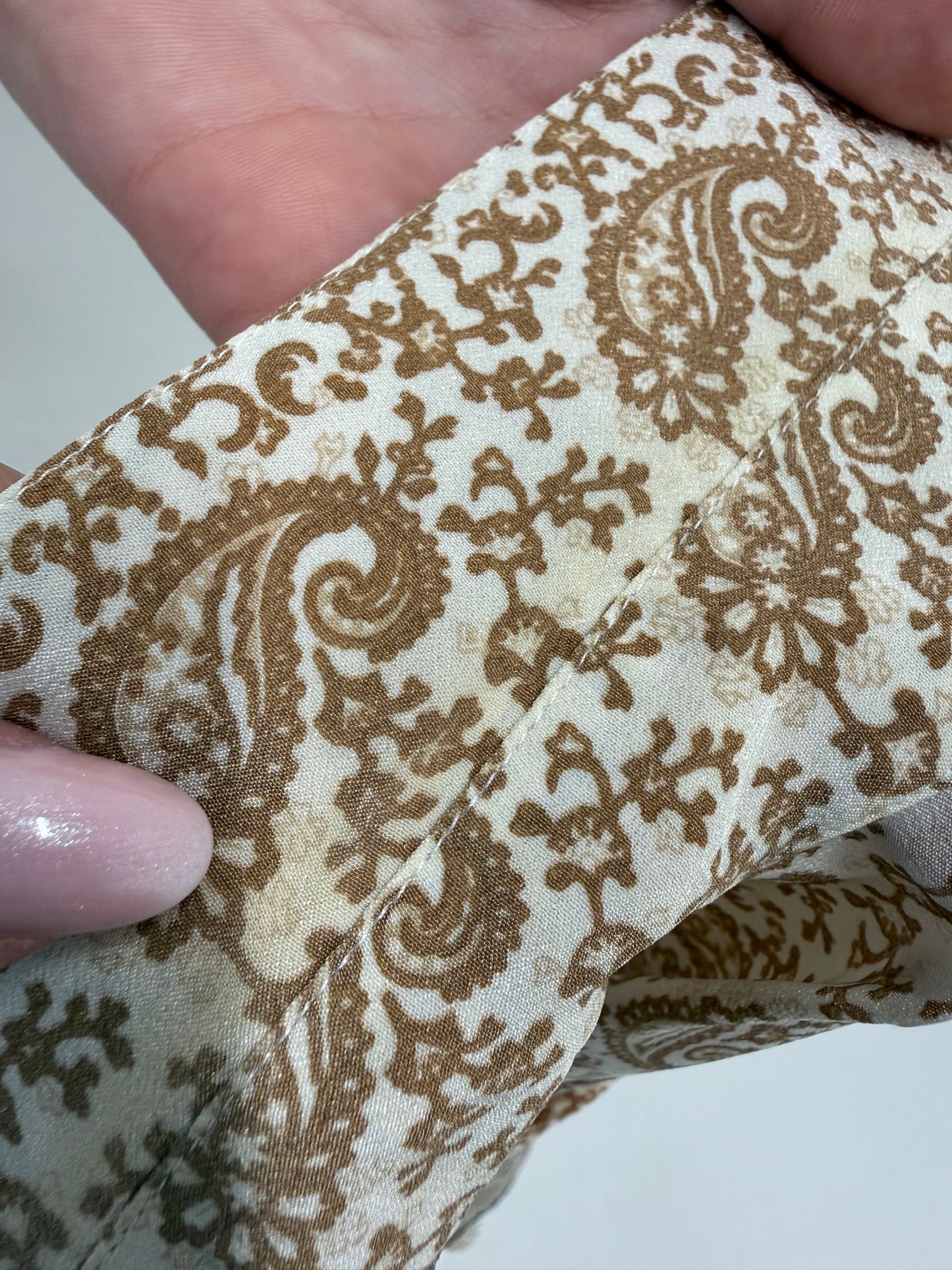 Cămașa cambrata din mătase naturals cu peplum si print paisley camel