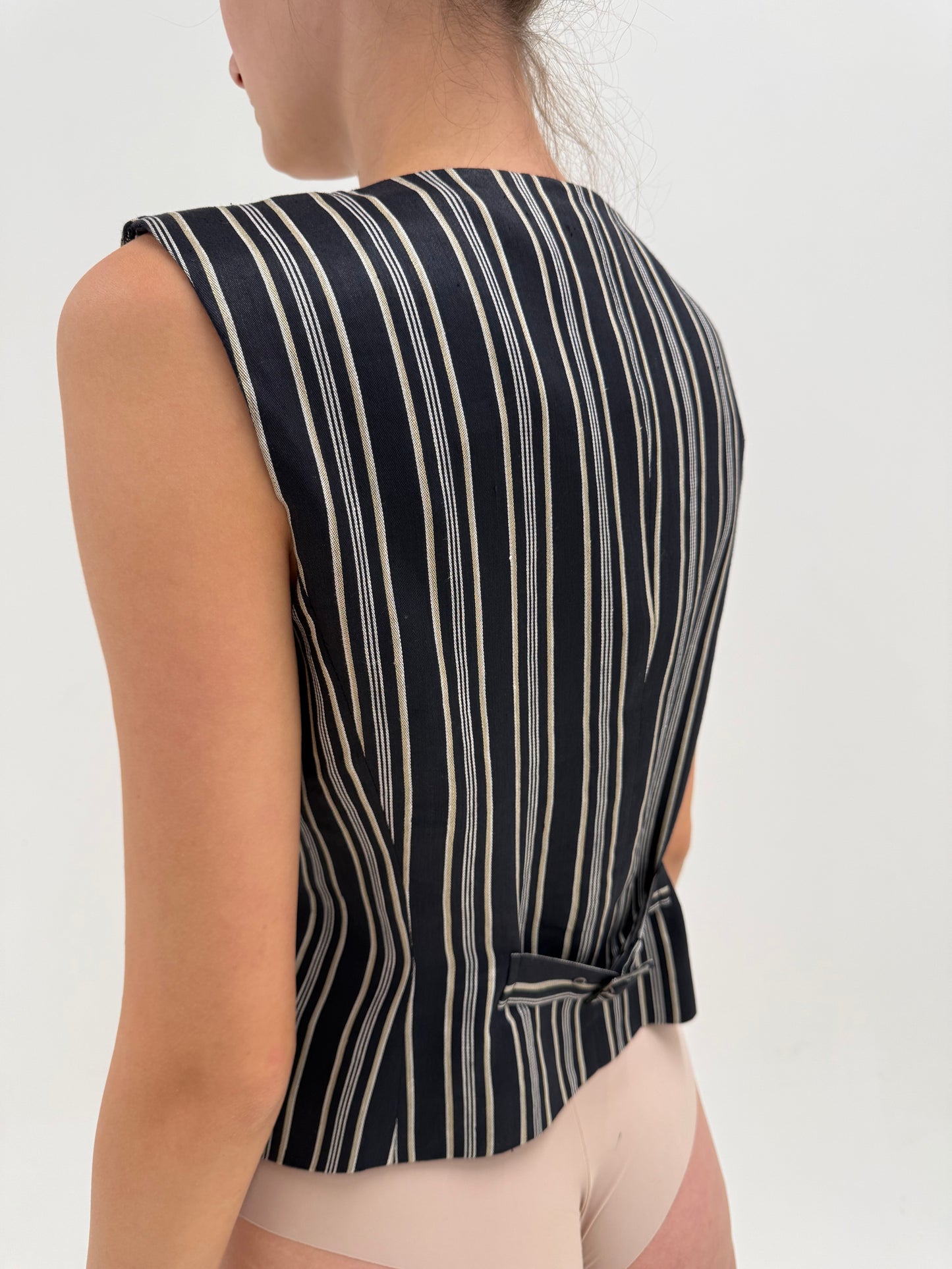 Top cambrat Max Mara din pânză cu dungi fine verticale