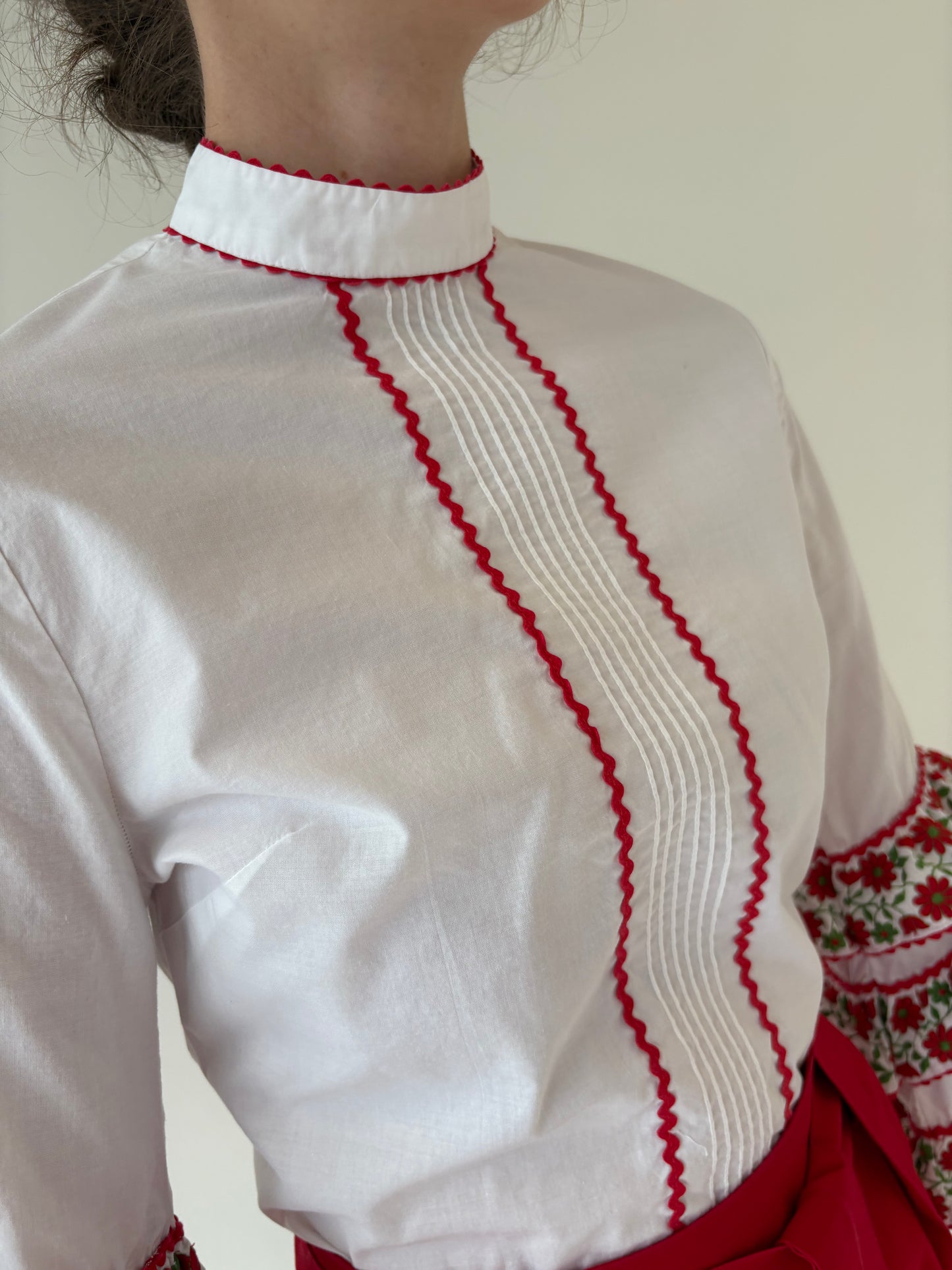 Top vintage cu broderie manuală excepțională din poplin de bumbac