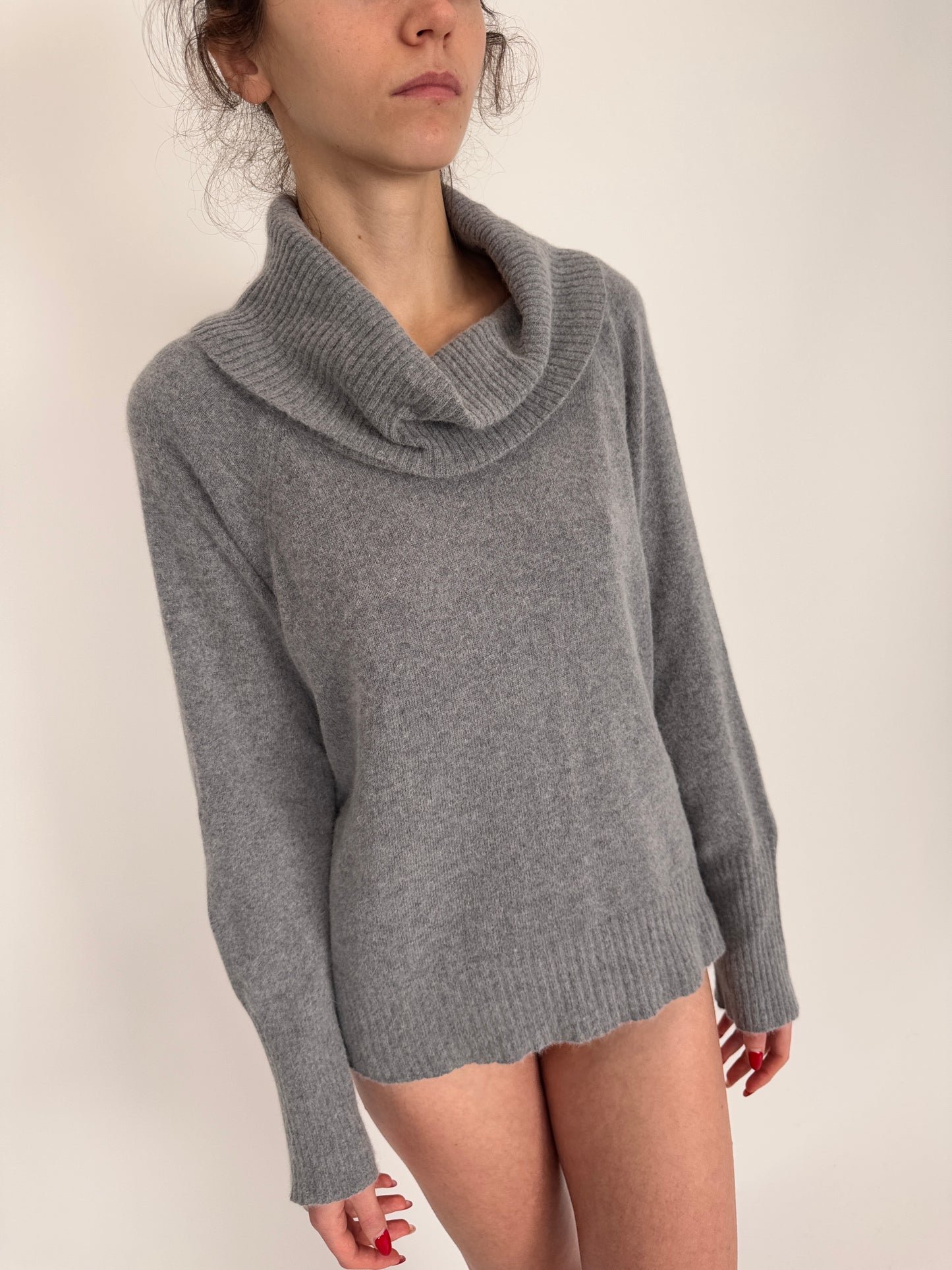 Maleta cu guler sal pebble gray din lana extrafina și Angora