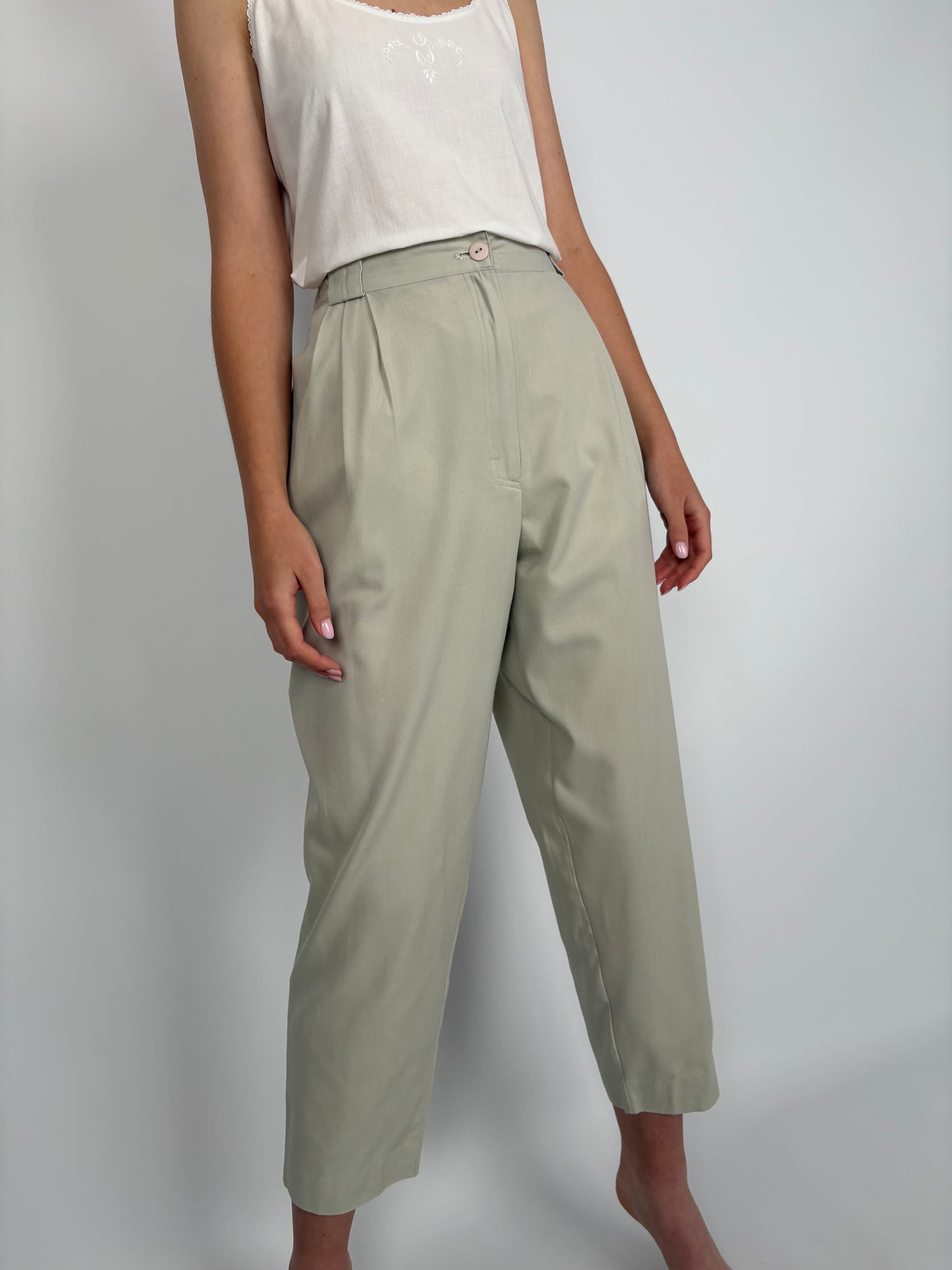Pantaloni light Sage green cu talie ultra înaltă elastică și pense