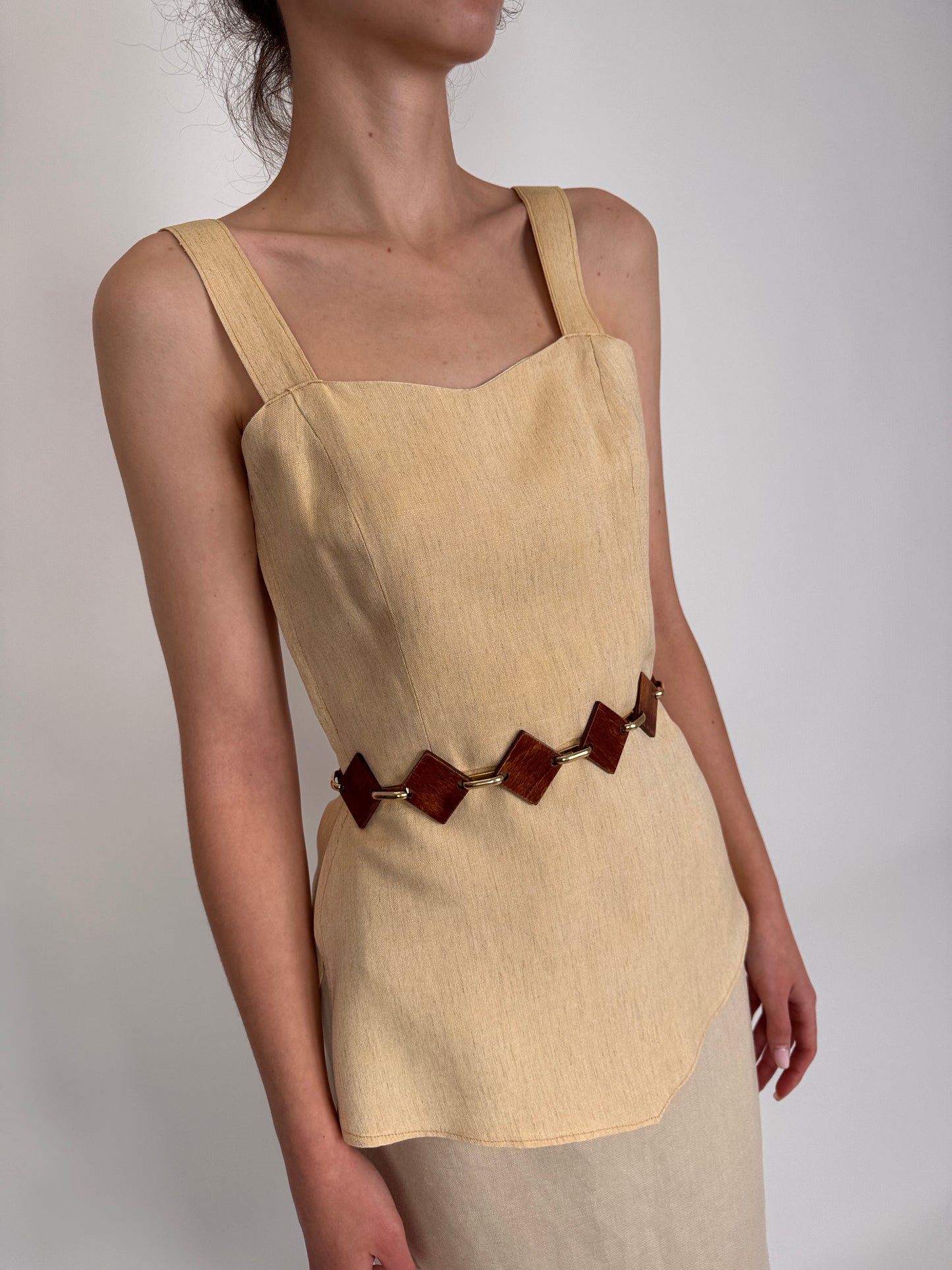 Corsaj din in beige din pânză cu efect ușor de peplum