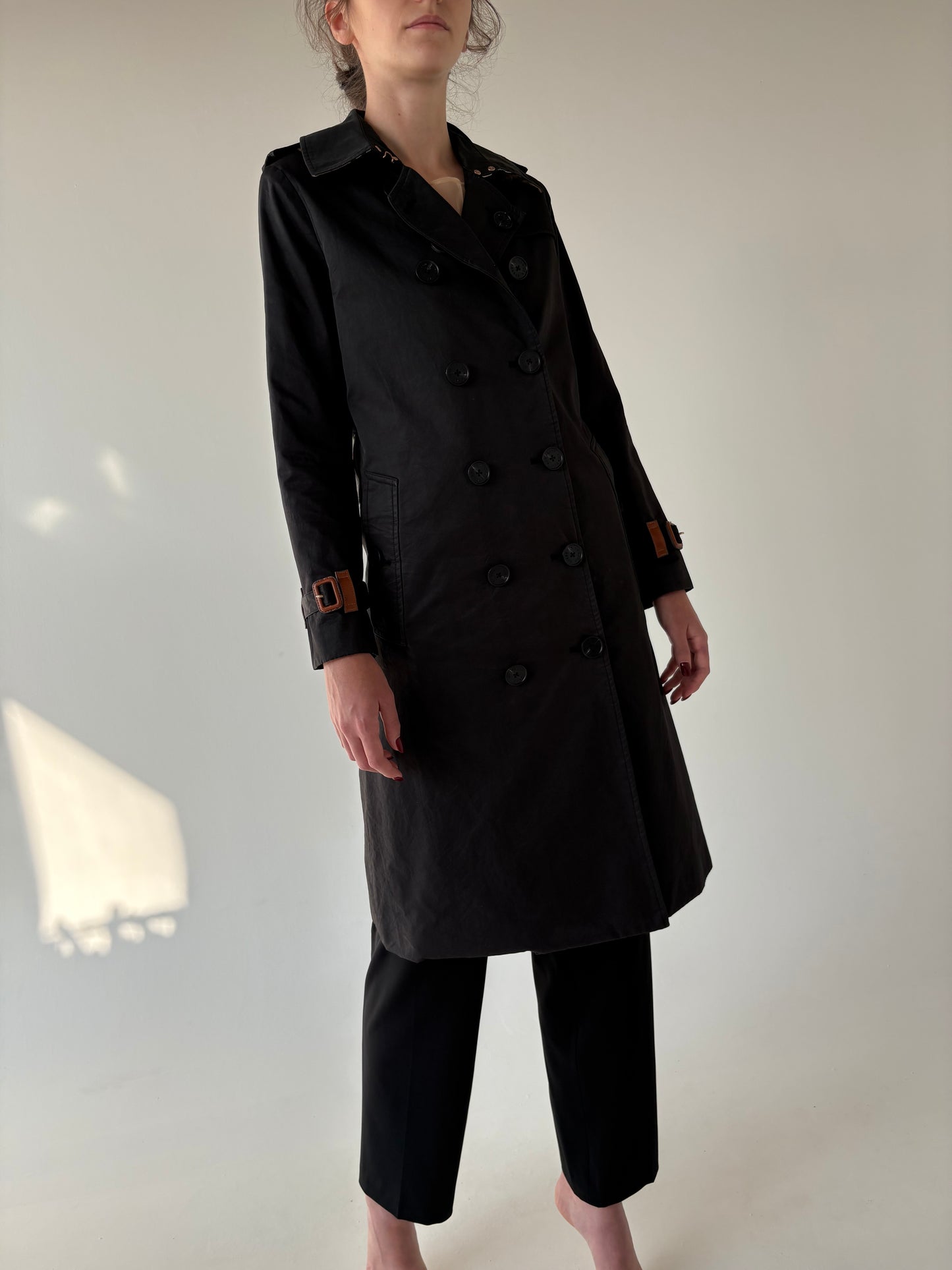 Trench negru Burberry impermeabil cu aplicații din piele naturală