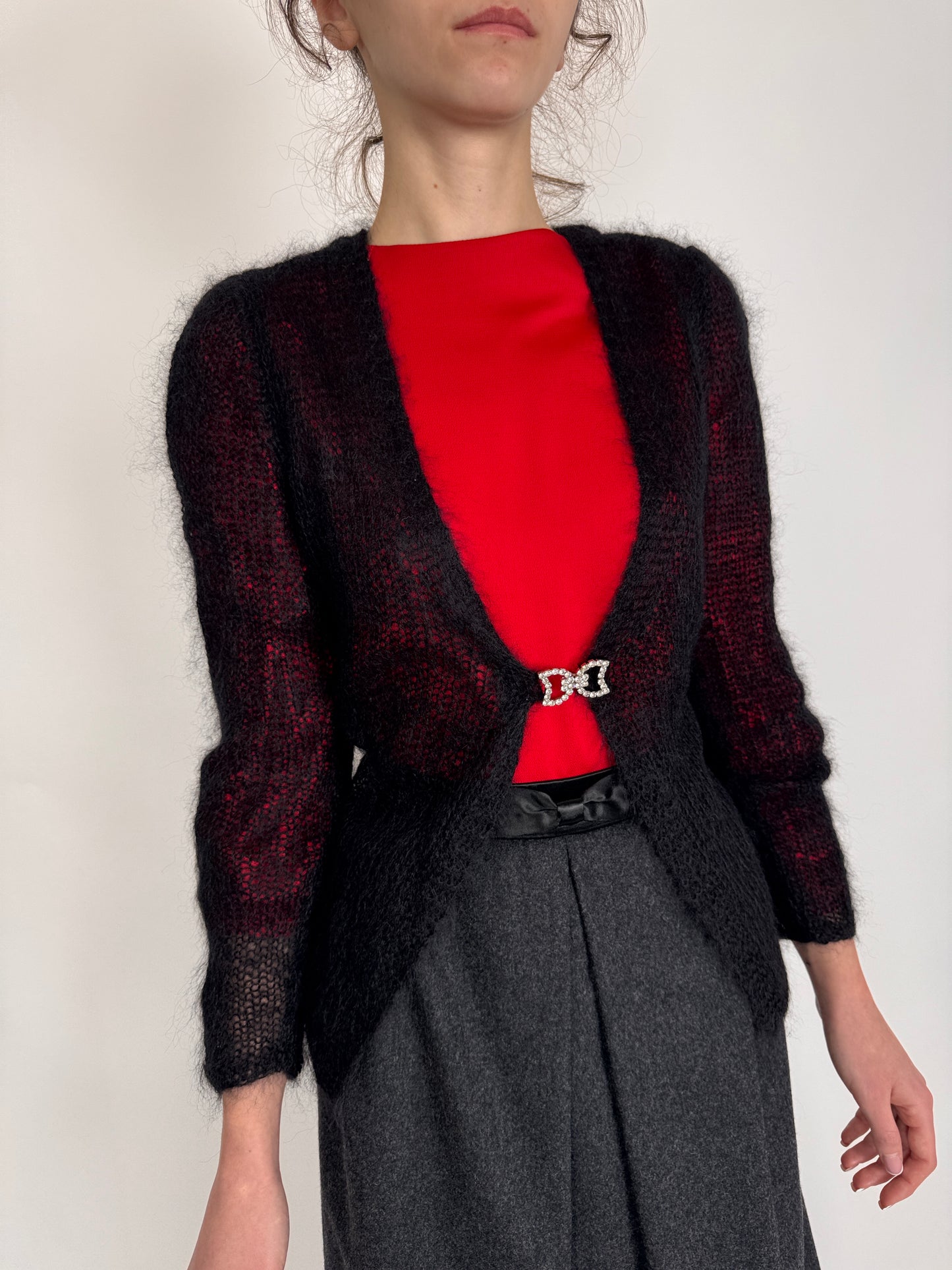 Cardigan negru din baby mohair cu închidere din cristale