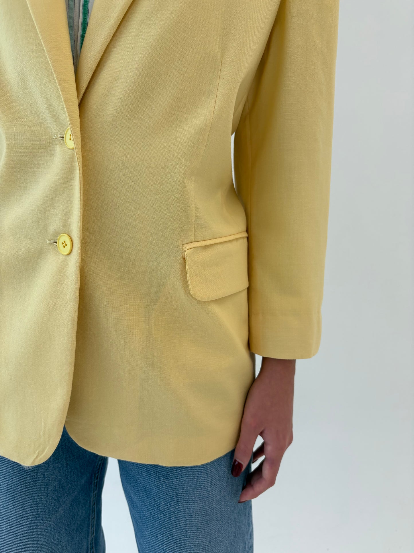 Sacou petite butter yellow în croi ușor cambrat din lana extrafina