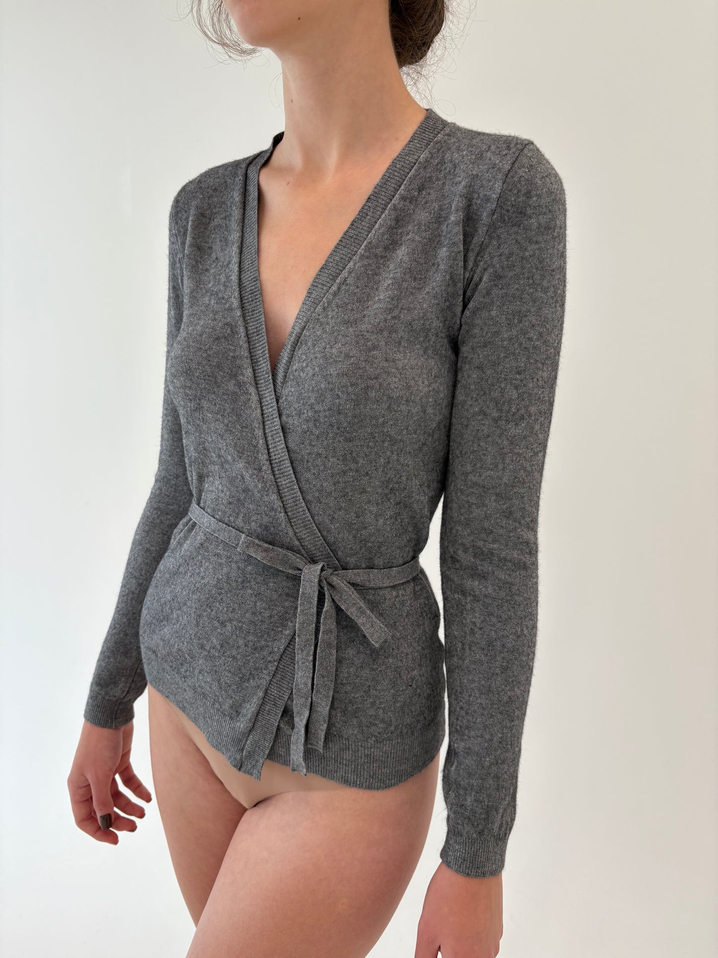 Cardigan petrecut din lana merino extrafina