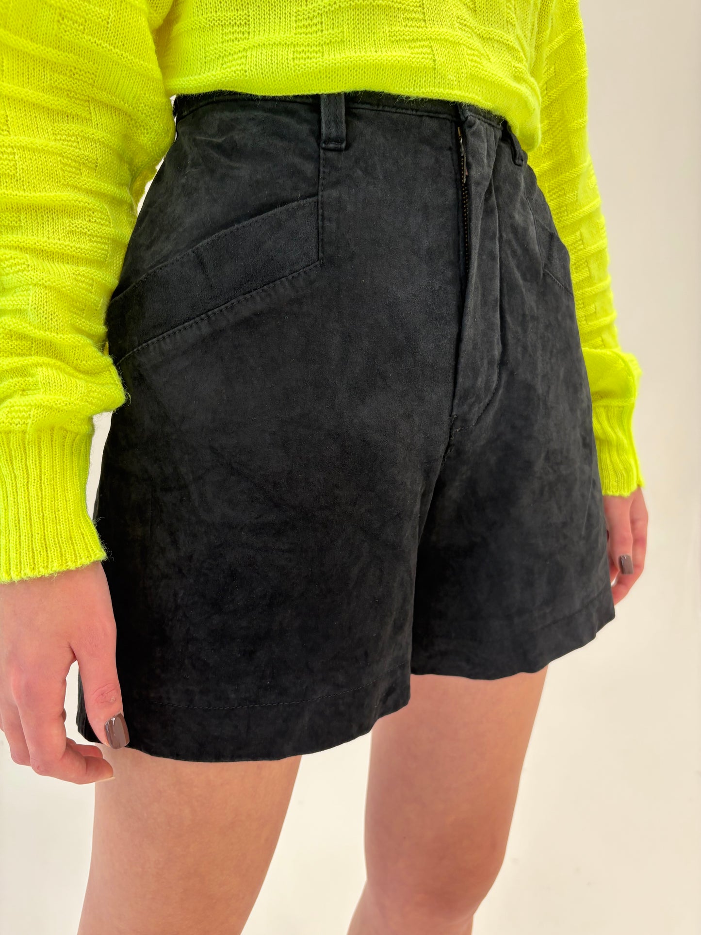 Pantaloni vintage negri din piele naturală întoarsă cu talie ultra înaltă