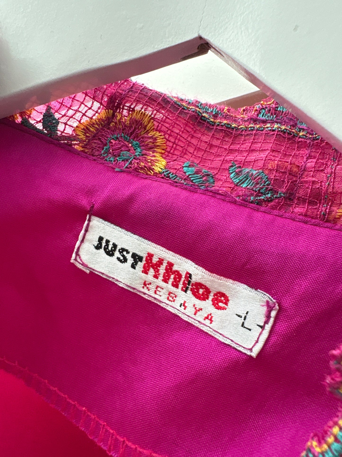 Set fucsia din tafta de mătase naturală cu broderie superbă