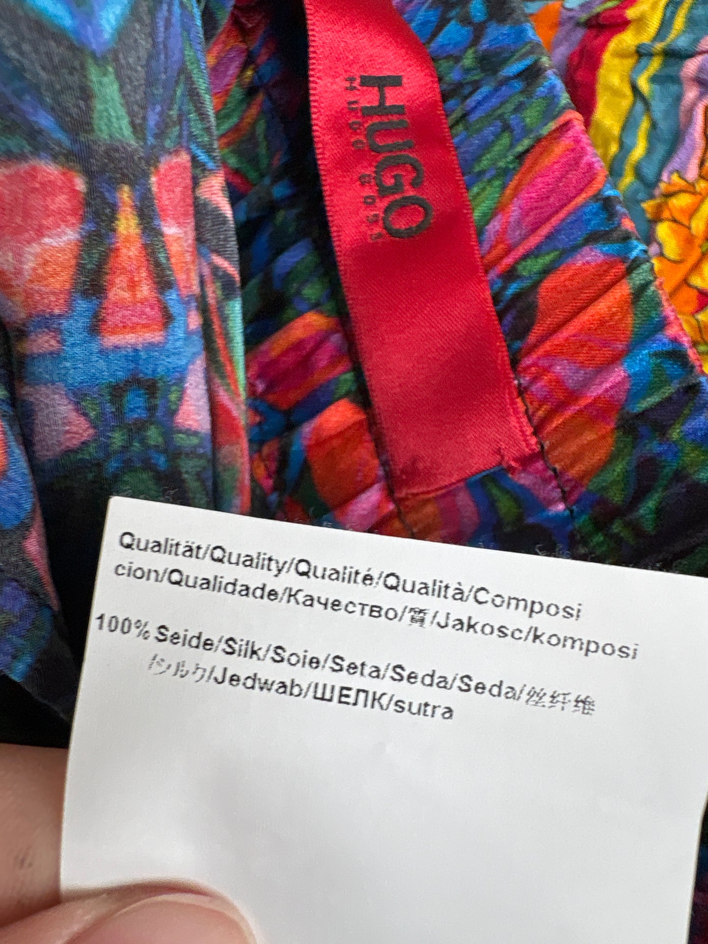 Pantaloni Hugo Boss din mătase naturală foarte chic cu influențe casual
