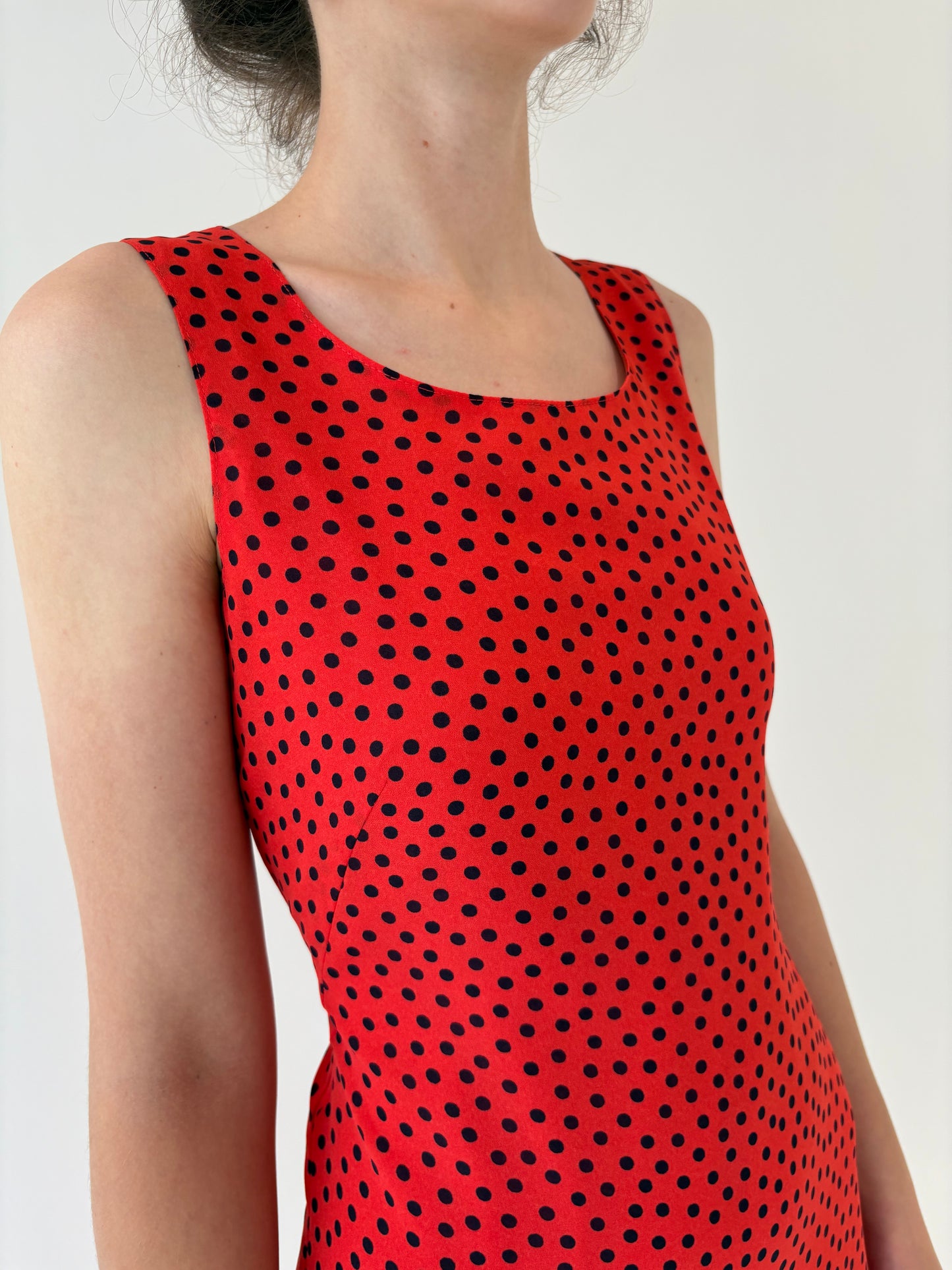 Rochie maxi vintage coral red cu buline în croi minimalist