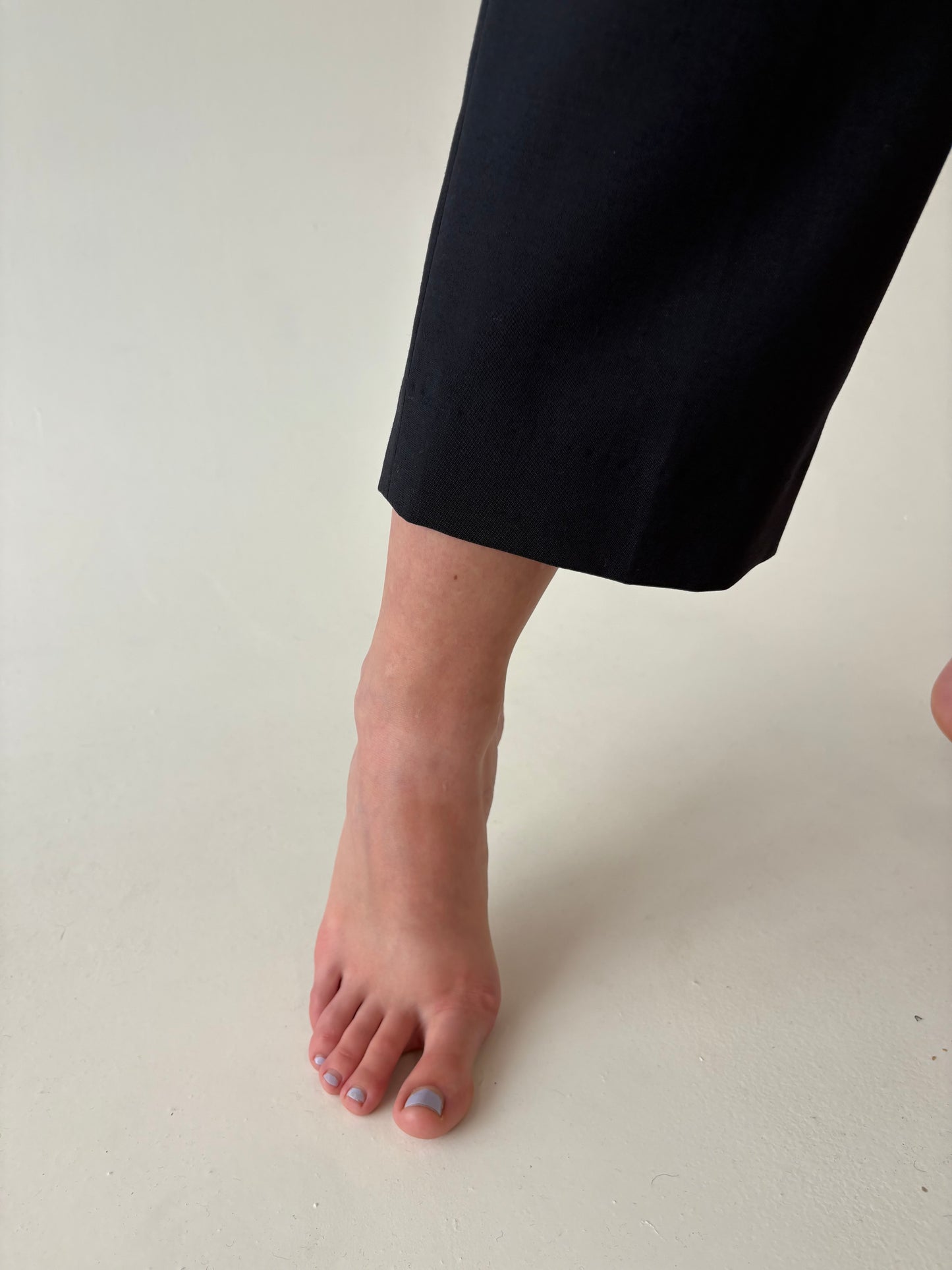 Pantaloni noi cu etichetă din lana extrafina cu pense și talie înaltă