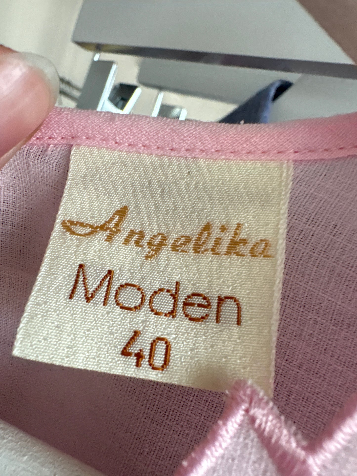 Top vintage powder pink cu broderie din pânză in croi lejer