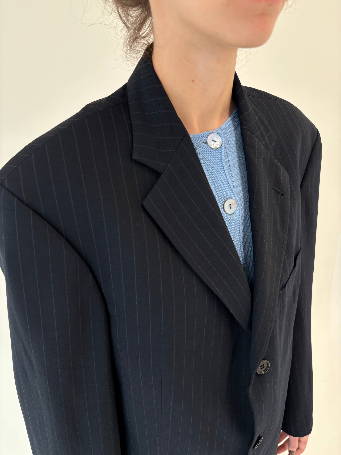 Sacou Hugo Boss din lana și mătase naturală Navy cu dungi fine verticale