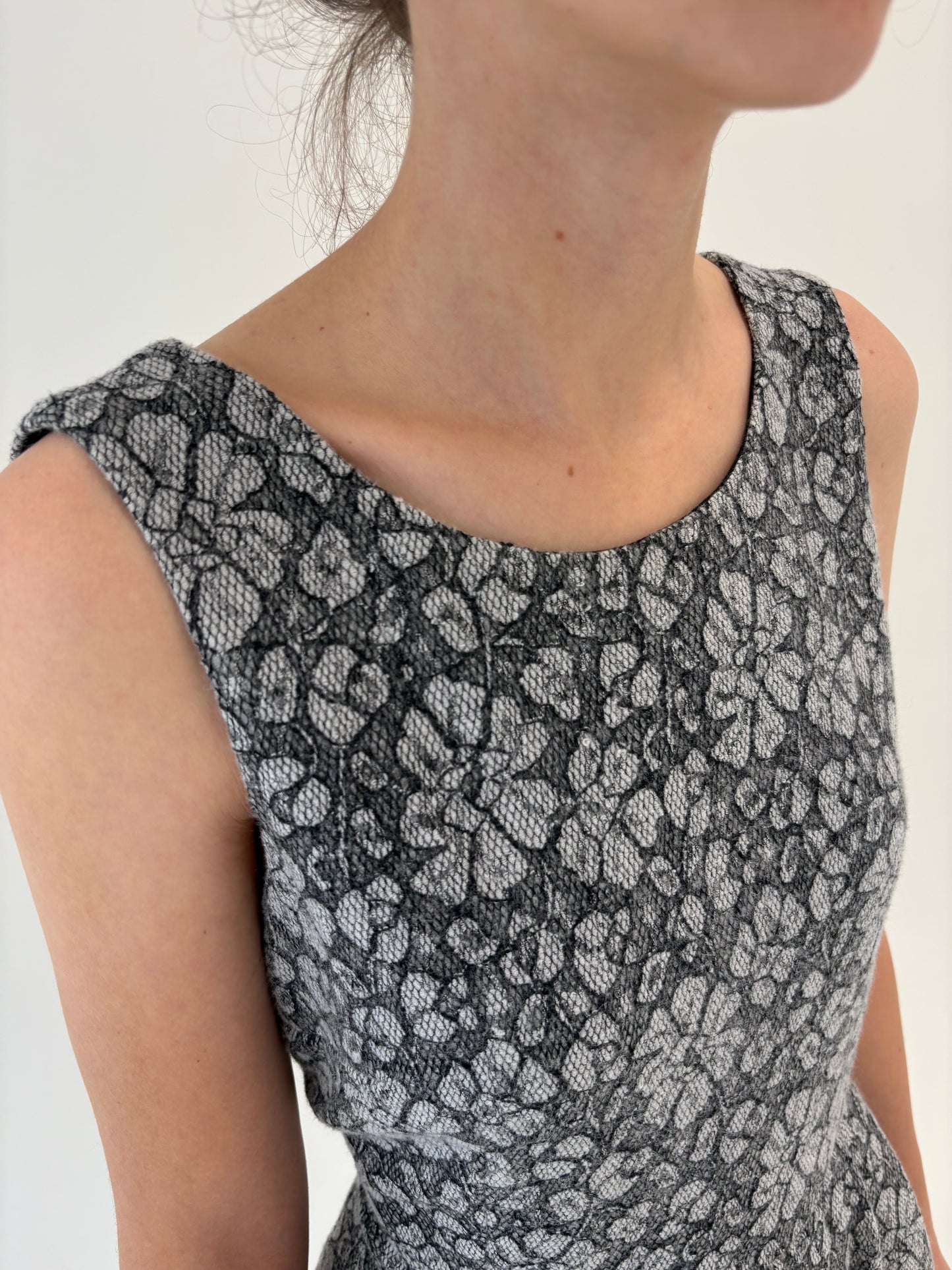 Rochie cu buzunare midi și talie marcată din jerse din mix de lana