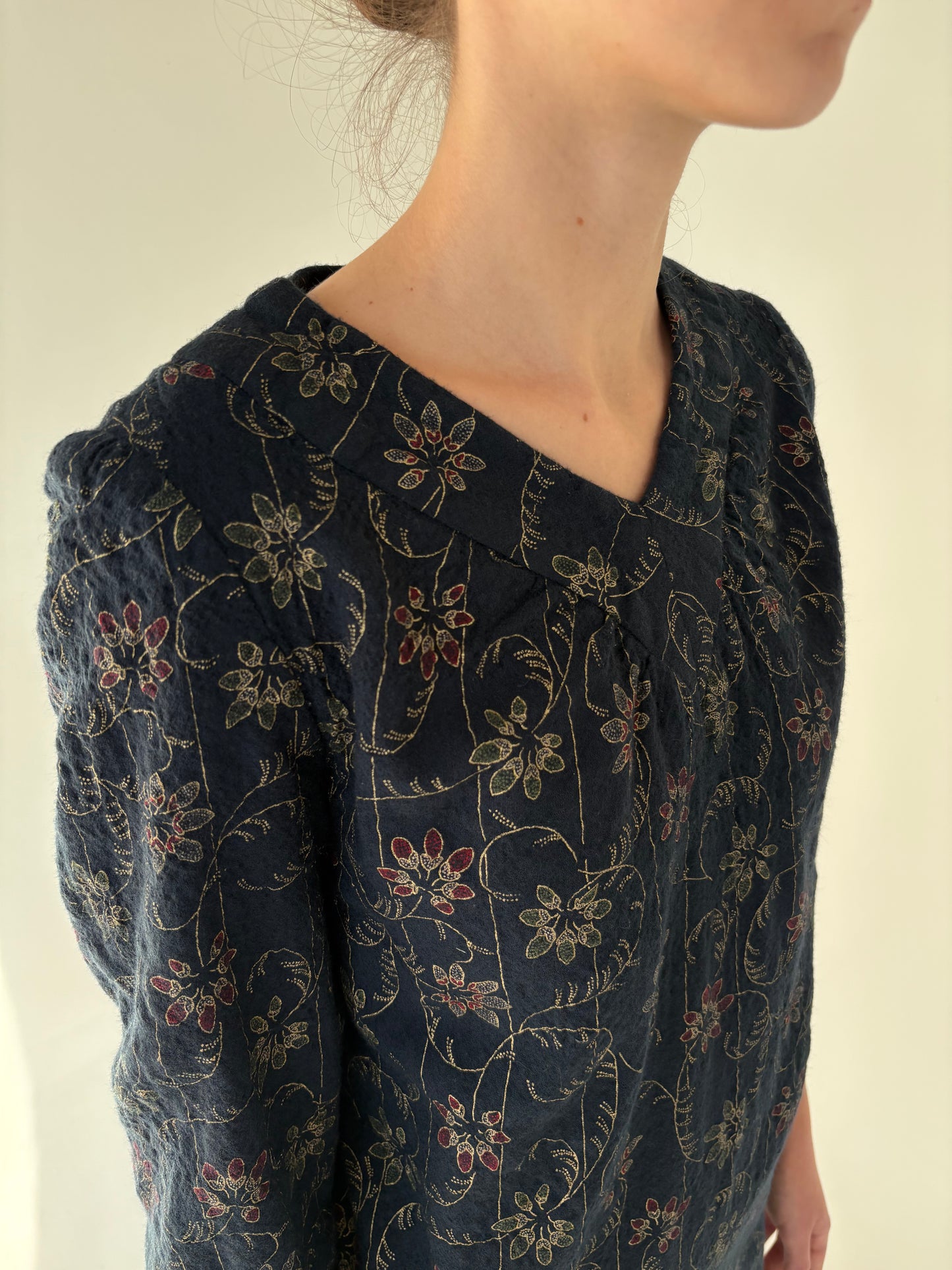 Rochie vintage Navy blue din lana excepțională extrafina integral brodată