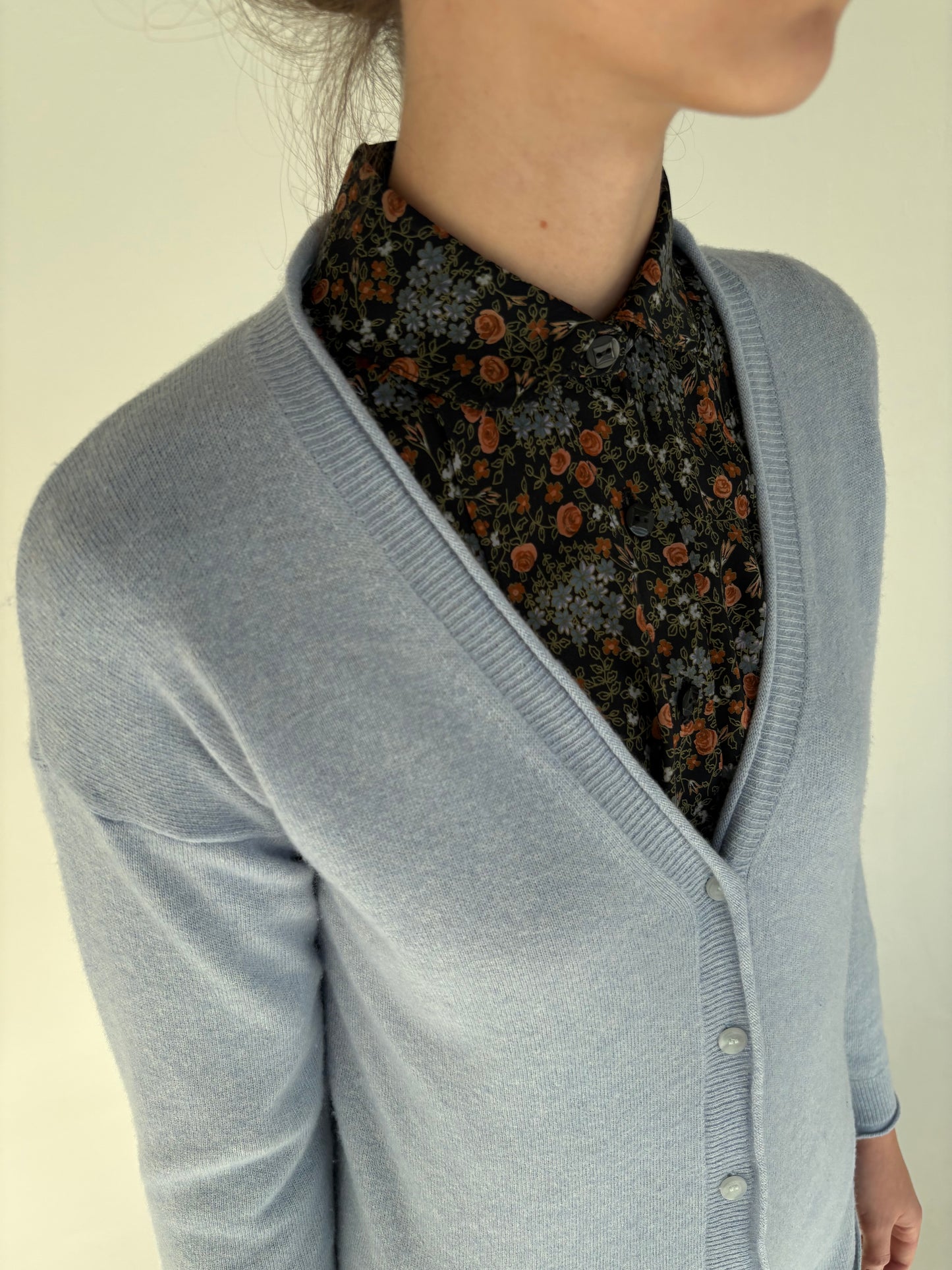 Cardigan baby blue din lana merino extrafina de gramaj mare
