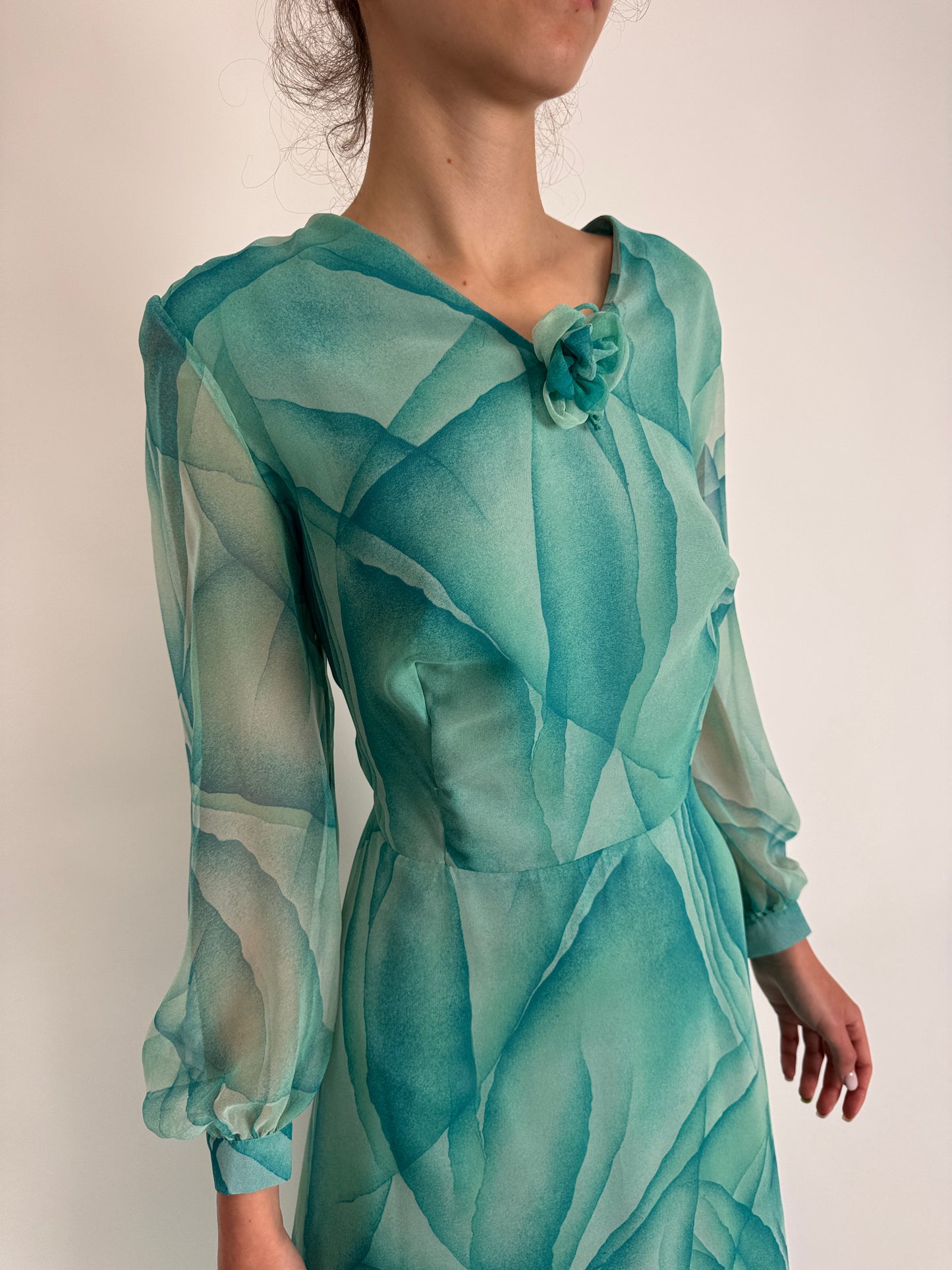 Rochie vintage în croi de ani 50 și nuanțe superbe
