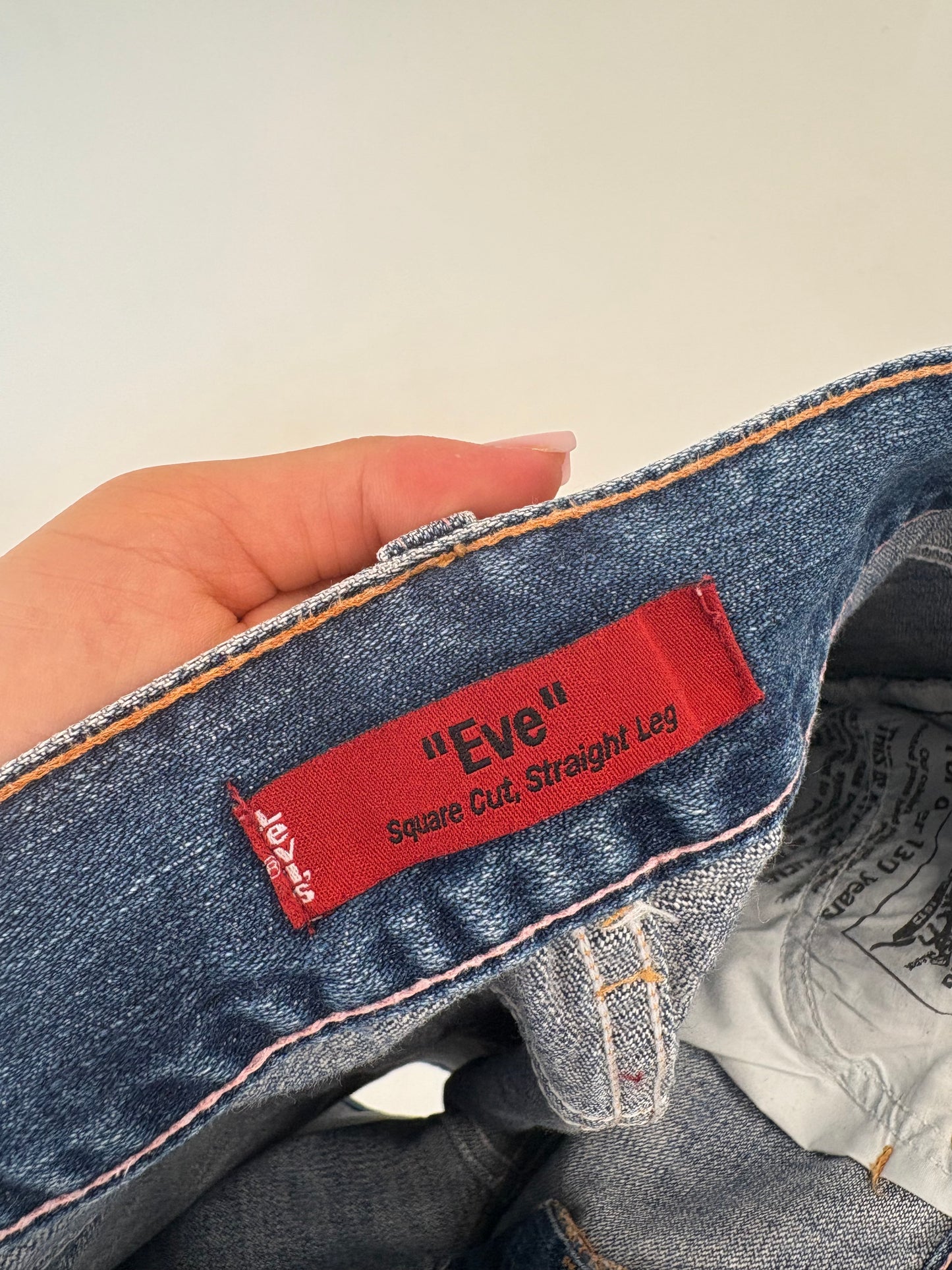 Jeans Levi’s straight leg petite model ‘Eve’ clasic wash