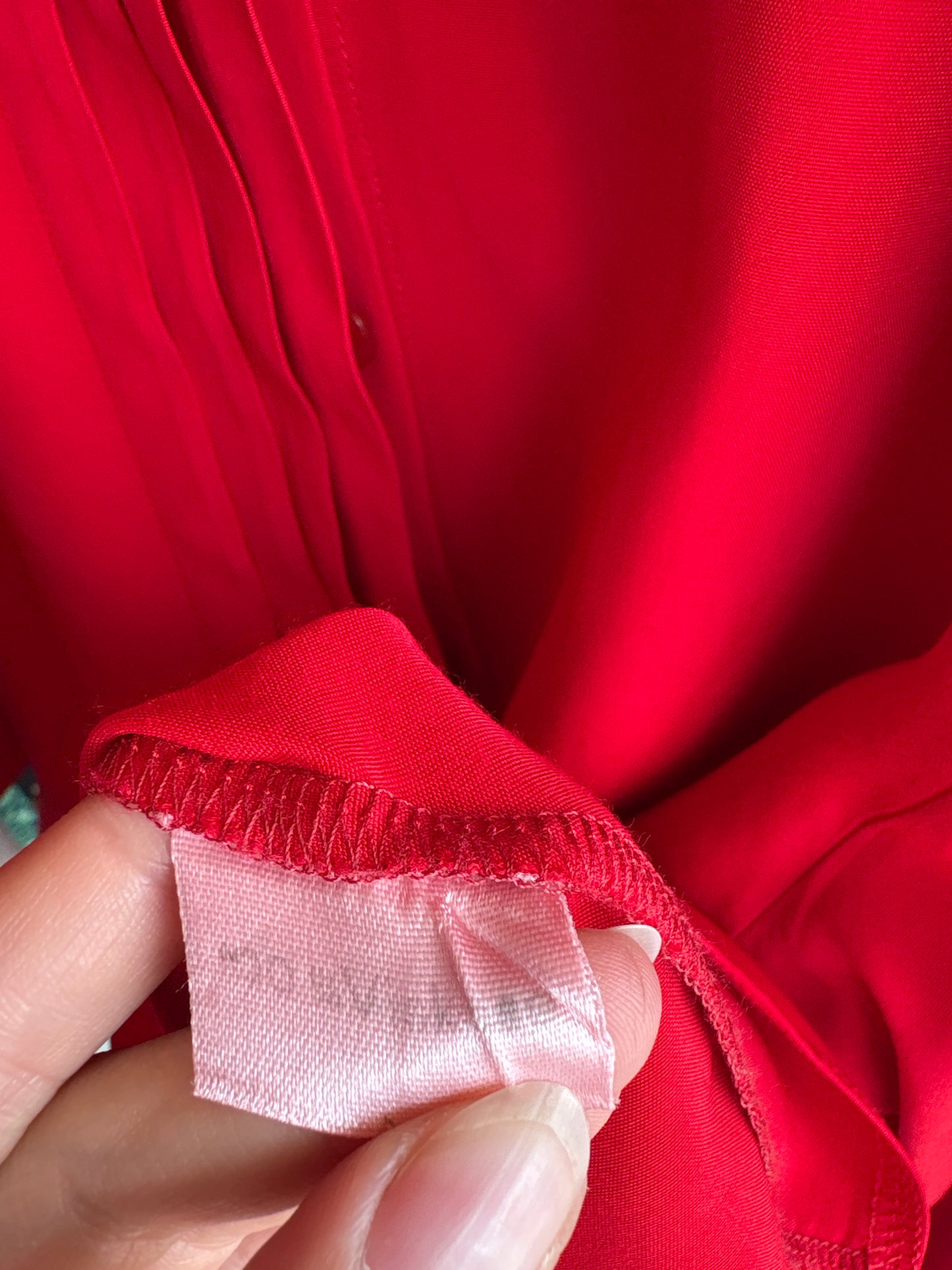 Cămașa vinatge cherry red cu pliseuri decorative