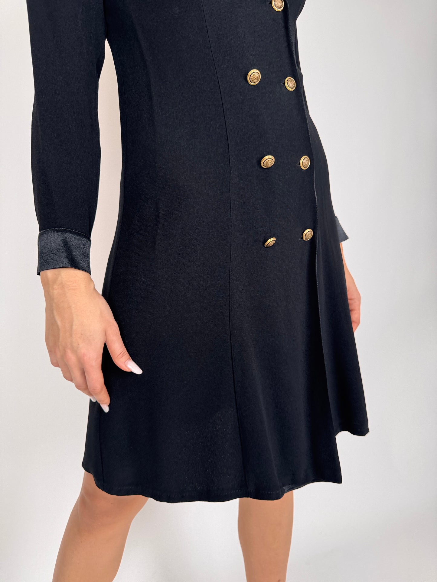 LBD vintage tip sacou cu închidere dublă și guler satinat