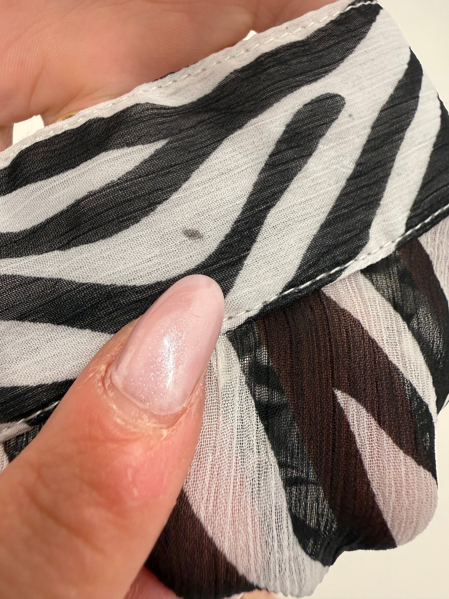 Blazer animal print reglabil alb negru din creppe vaporos de vâscoza