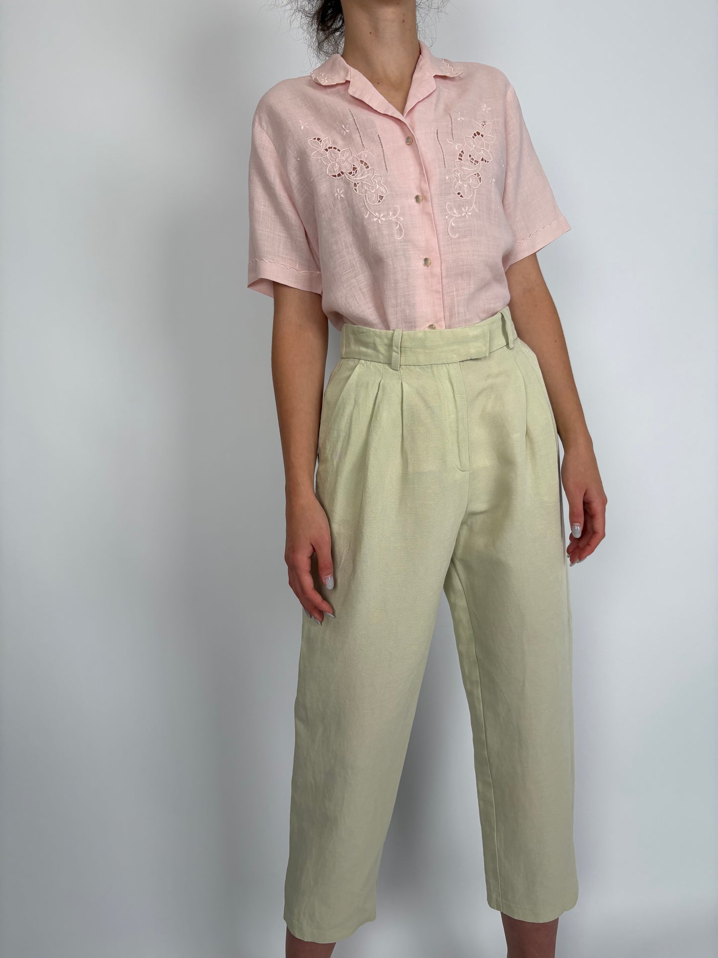Pantaloni light nude cu talie ultra înaltă și pense din pânză