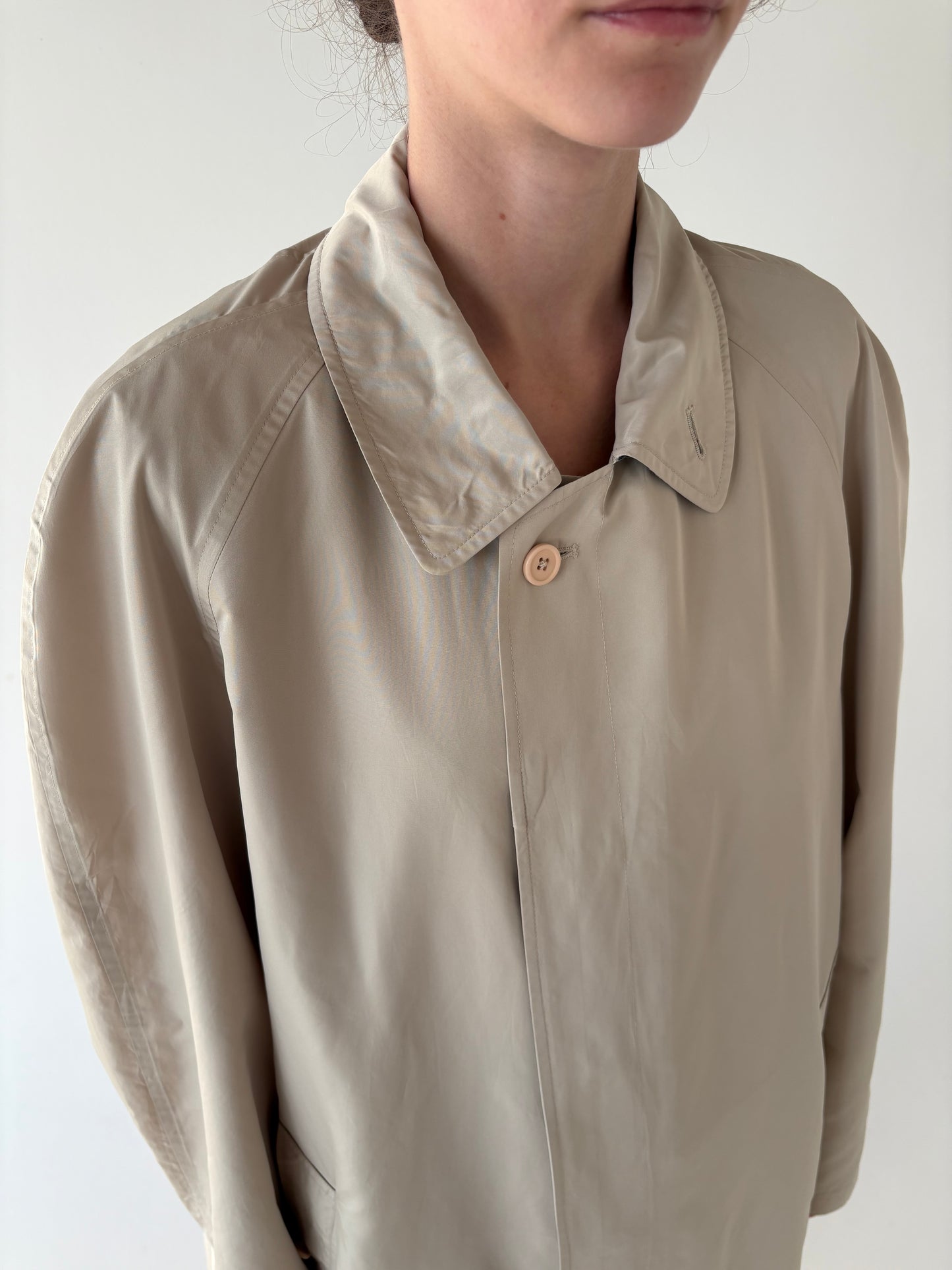 Trench Burberry în croi actual minimalist impermeabil tall
