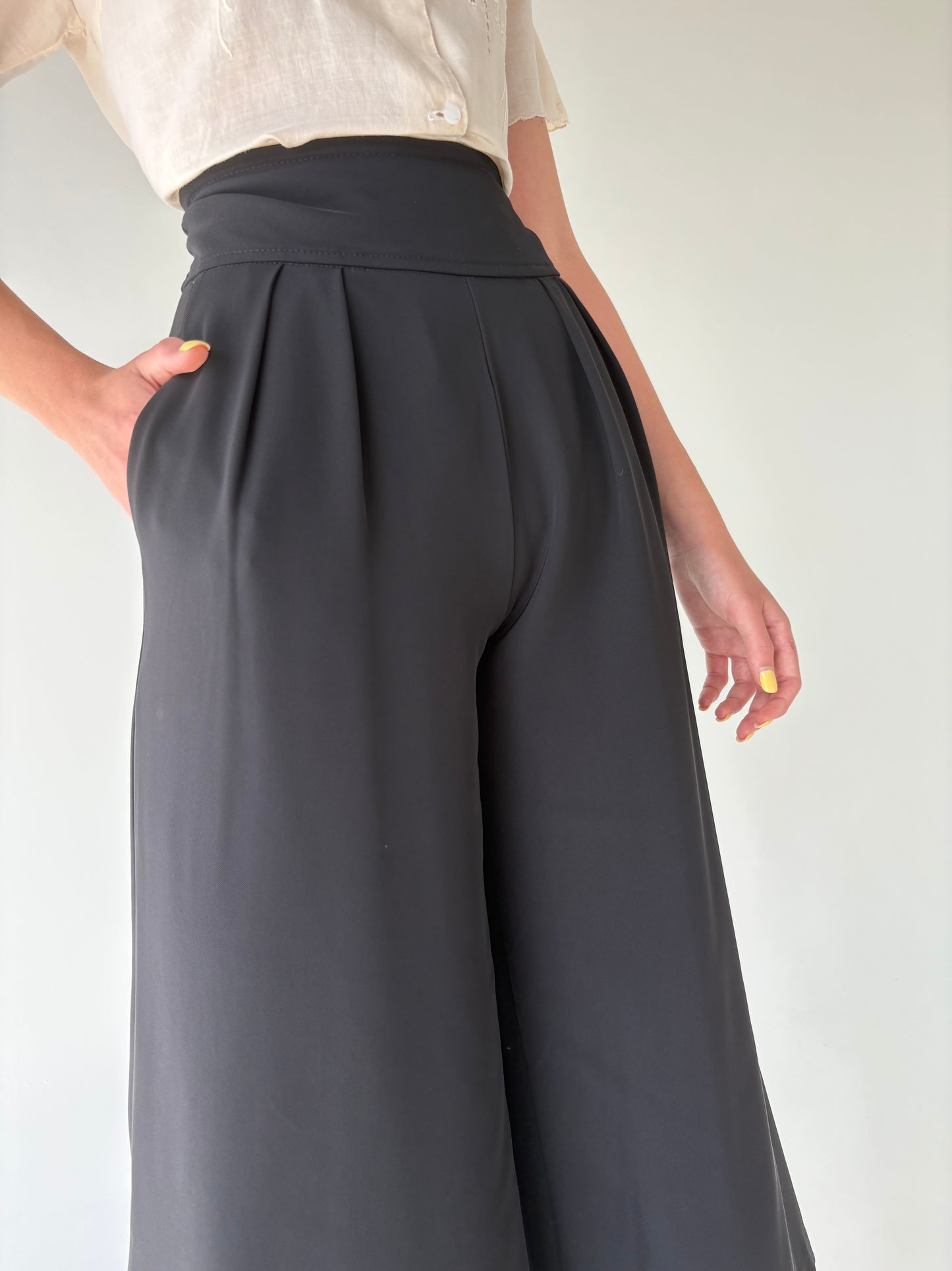 Culottes negri cu talie ultra înaltă de la zi la seara