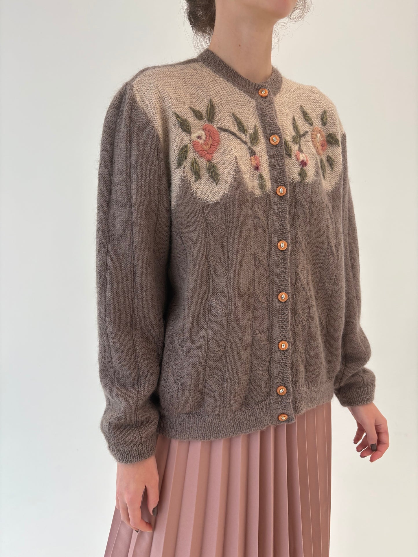 Jacheta căptușită din tricot de baby mohair brodată manual