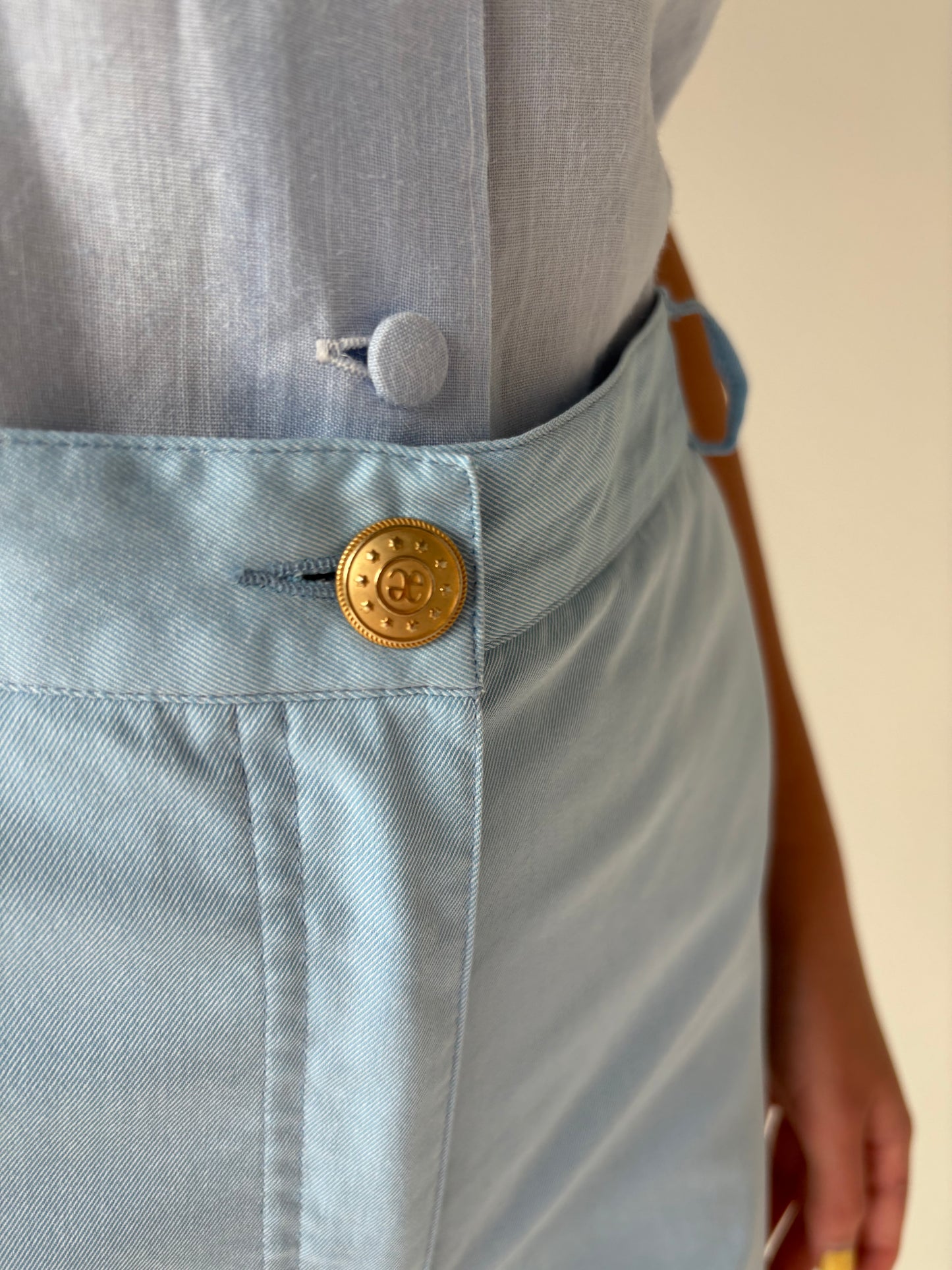 Pantaloni luxury Elegance petite baby blue cu feronerie aurie ușor modelatori