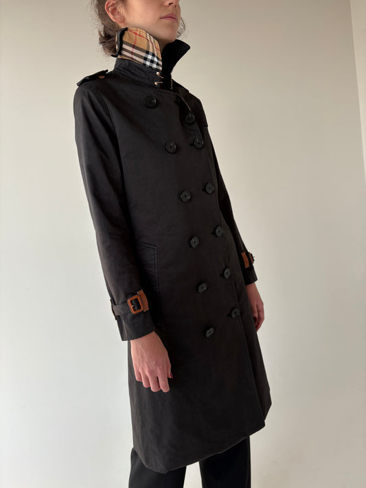 Trench negru Burberry impermeabil cu aplicații din piele naturală