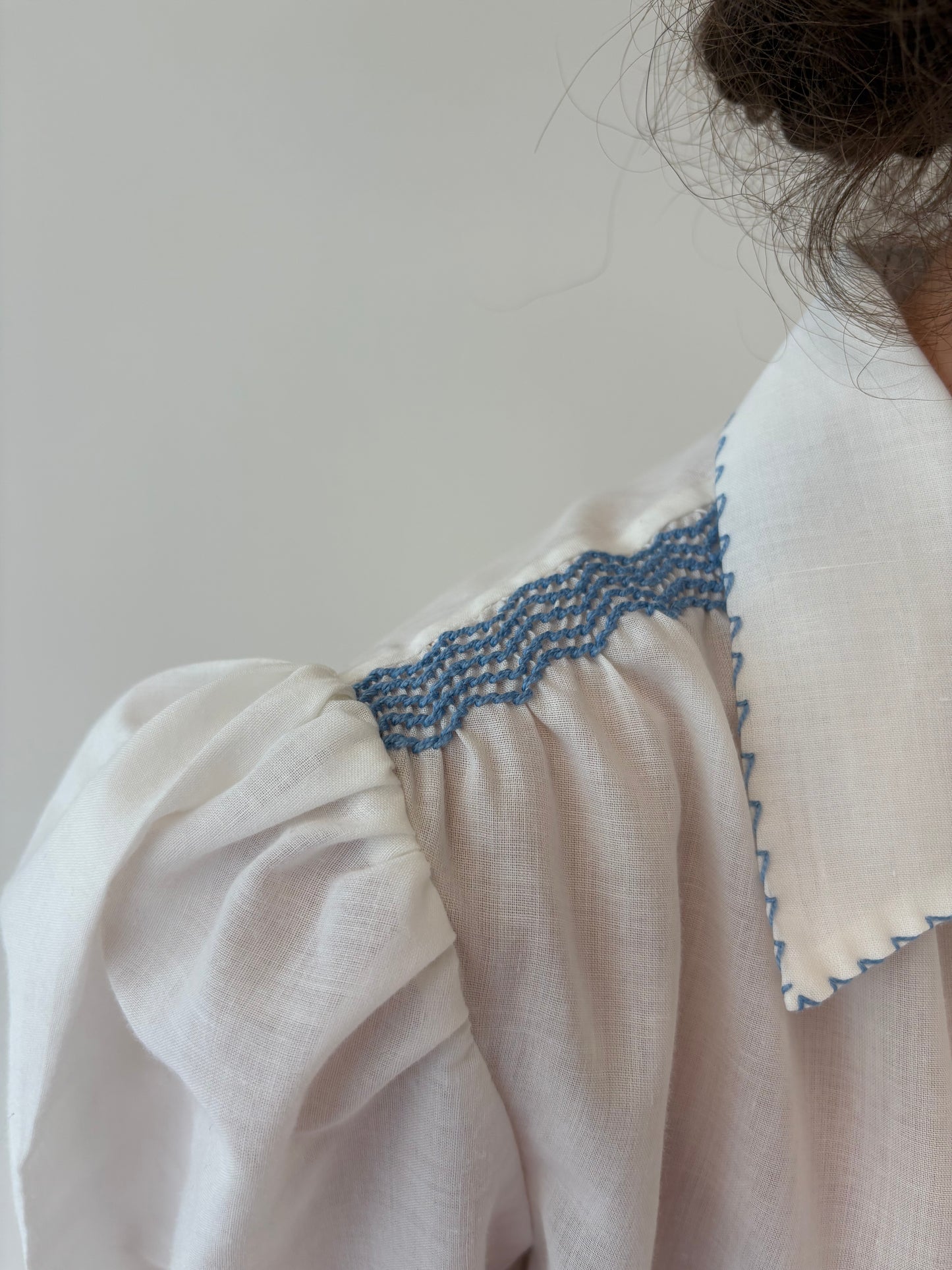 Top vintage din panzica cu broderie manuală excepțională baby blue