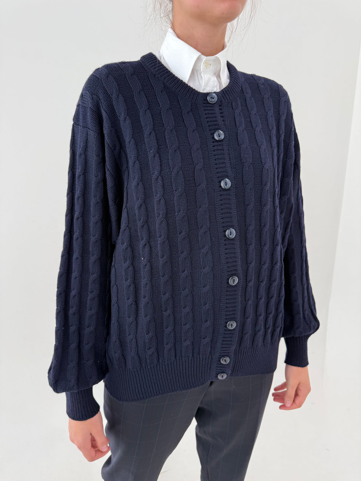 Cardigan gros cu torsade și mâneci ample cu manșete îngustate din lana merino
