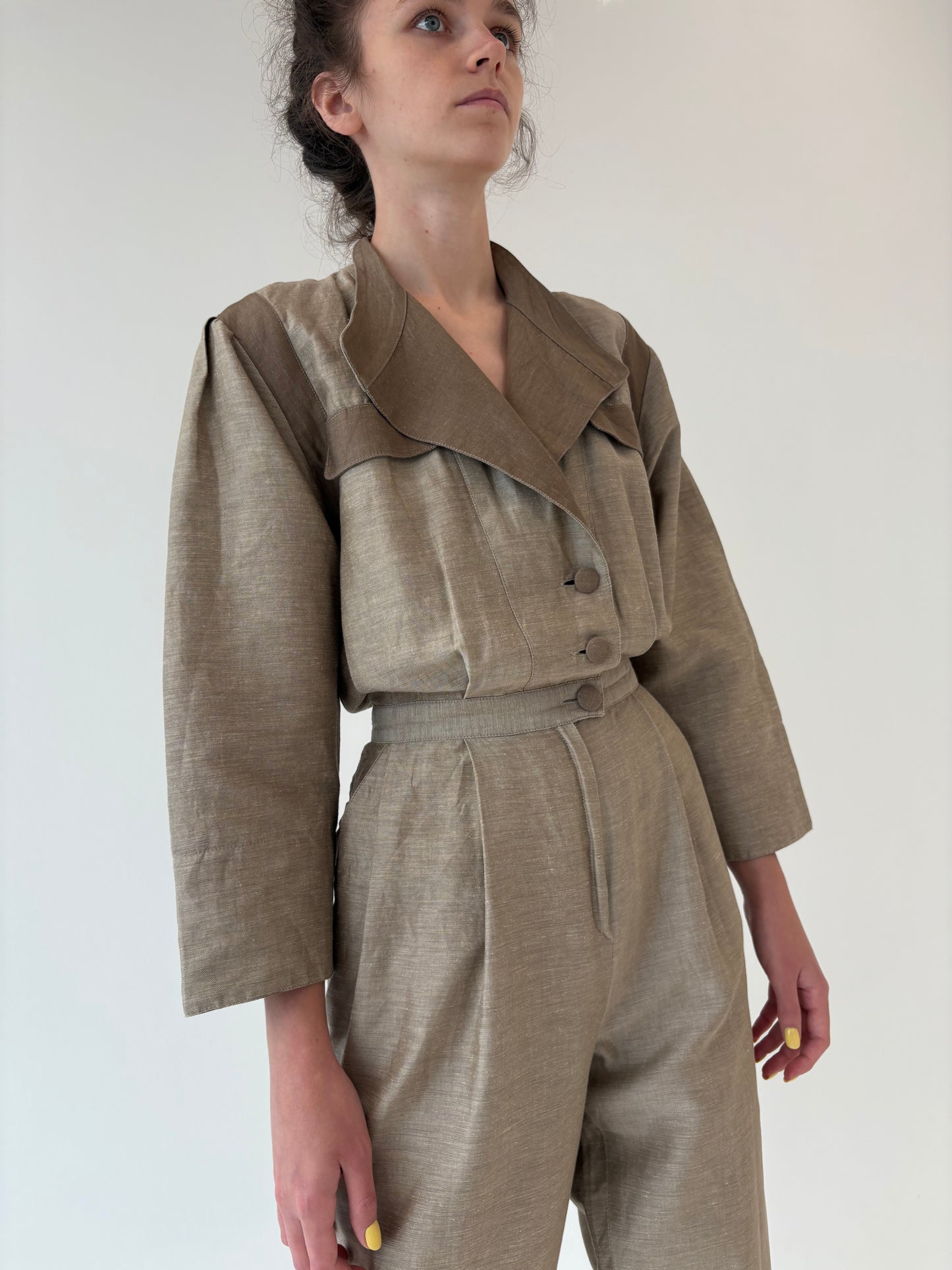 Salopetă vintage dark nude cu talie ultra marcată din pânză excepțională