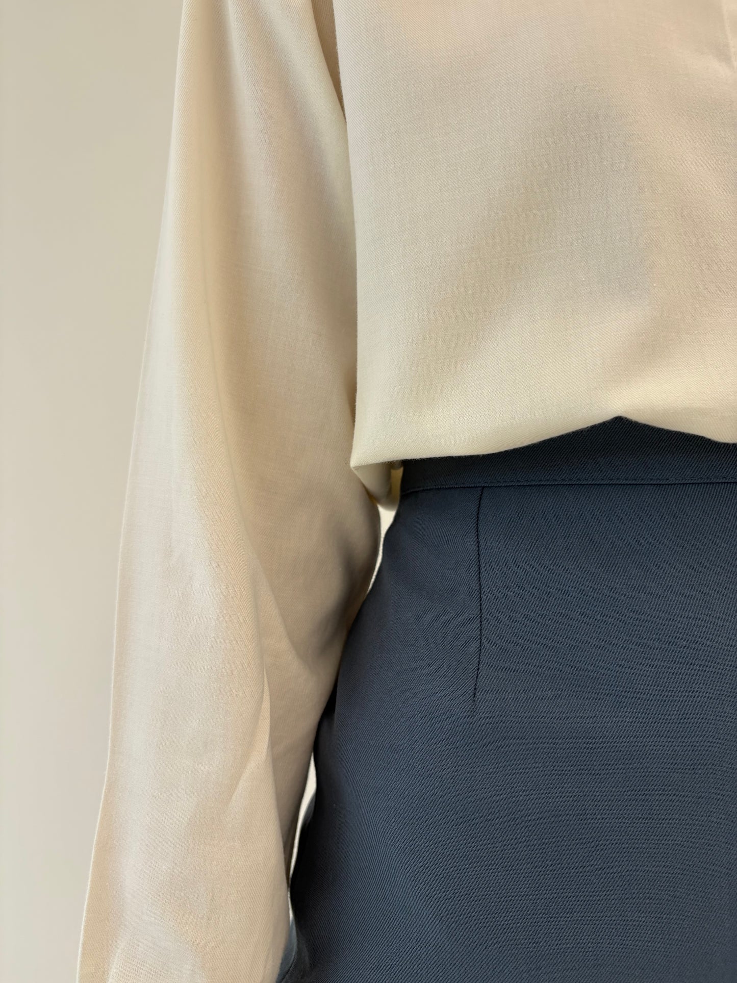 Deux piece italian din lana extrafina structurată dusty baby blue