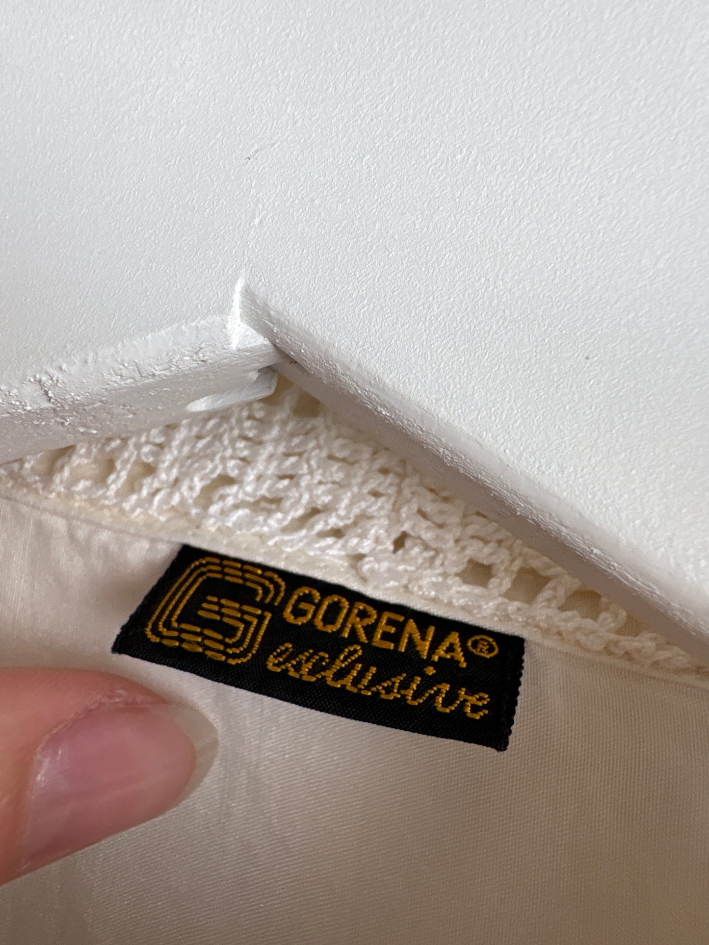 Cămașa din mătase naturală cu guler macrame lucrat manual