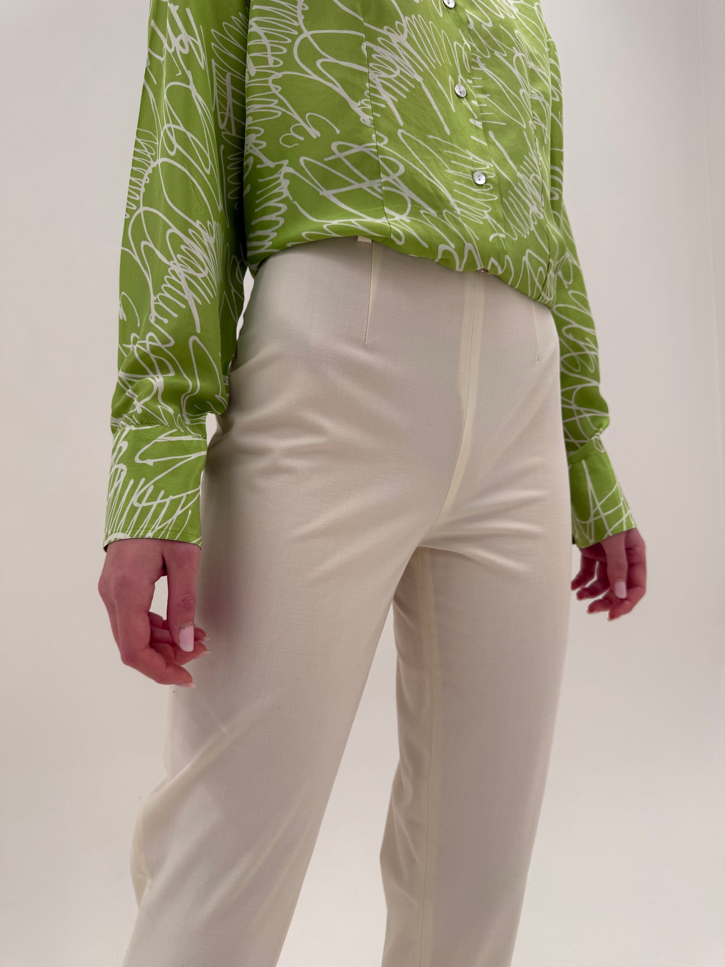 Pantaloni off white tigareta cu talie ultra înaltă tall din lana extrafina