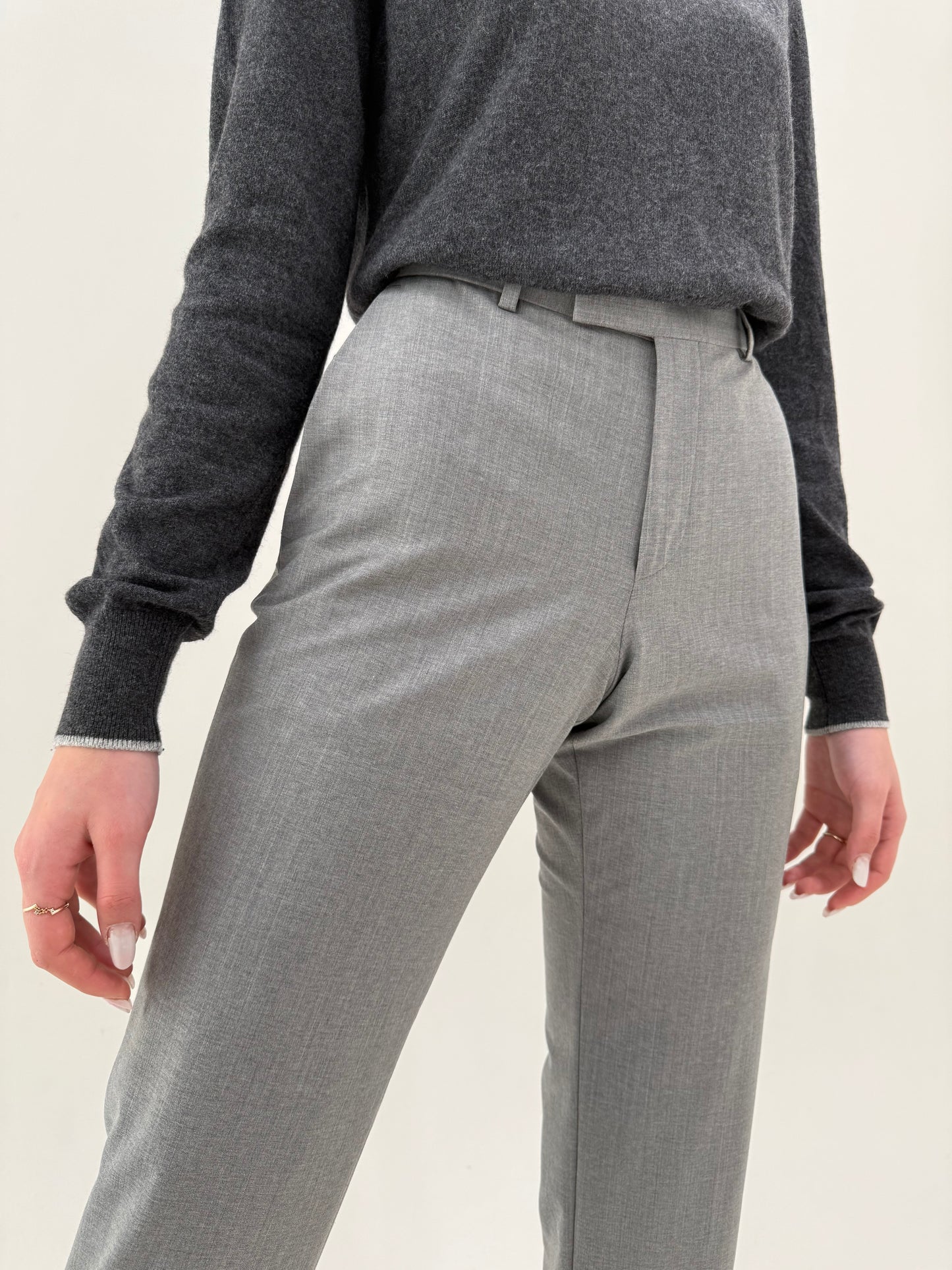 Pantaloni business Hugo Boss din stofita subțire de primăvară silver gray
